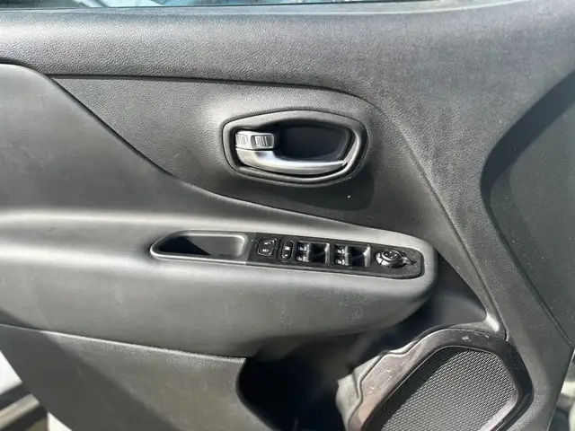 Jeep Renegade view 8