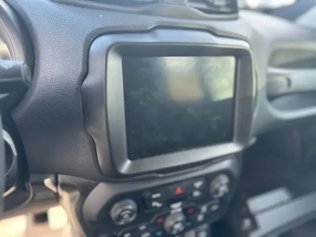 Jeep Renegade view 5