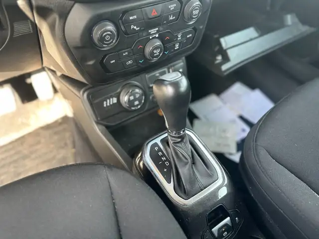 Jeep Renegade view 6