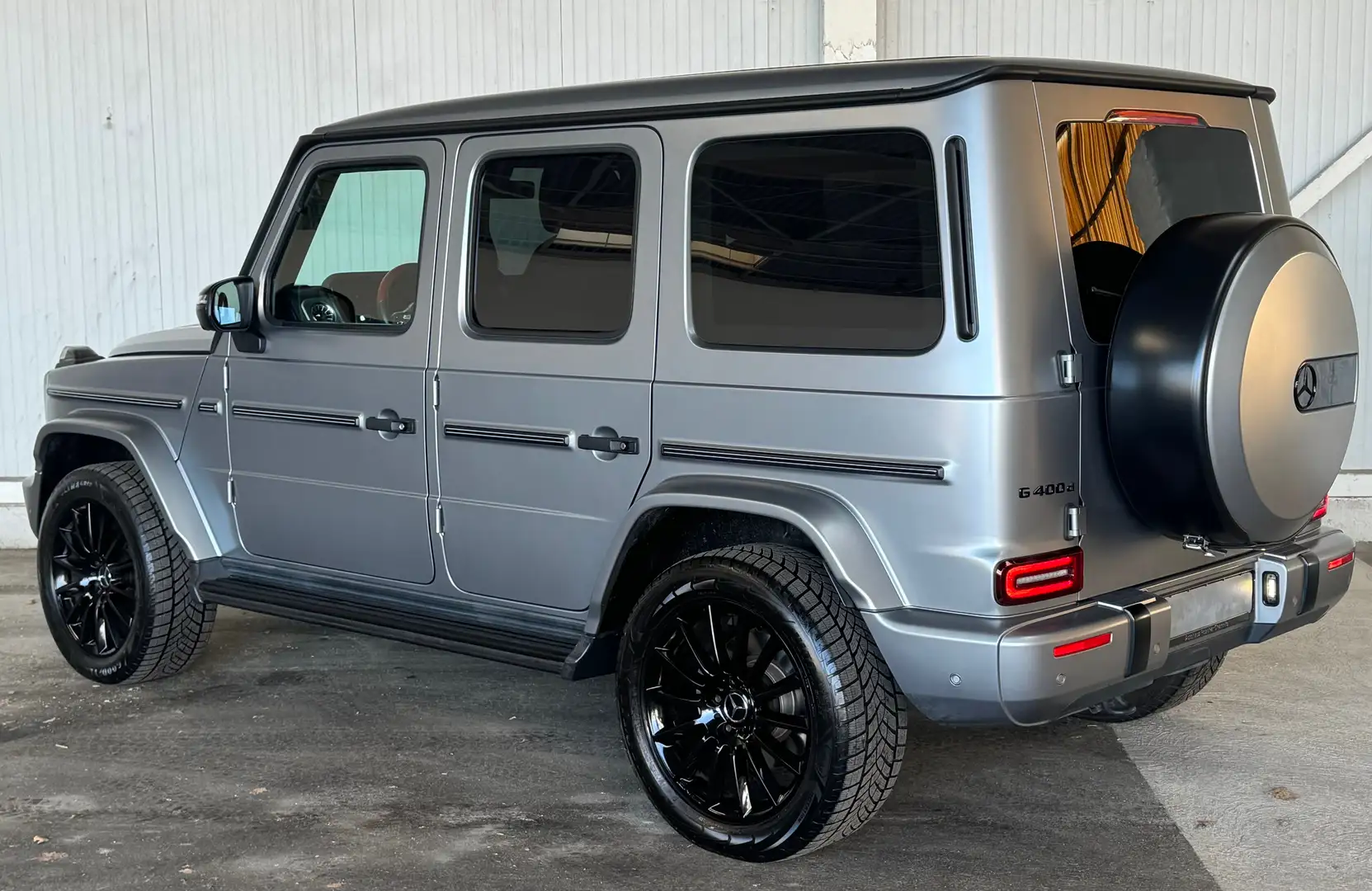 Mercedes-Benz G 400 d AMG platin magno Manufaktur Night II Burmester Šedá - 2