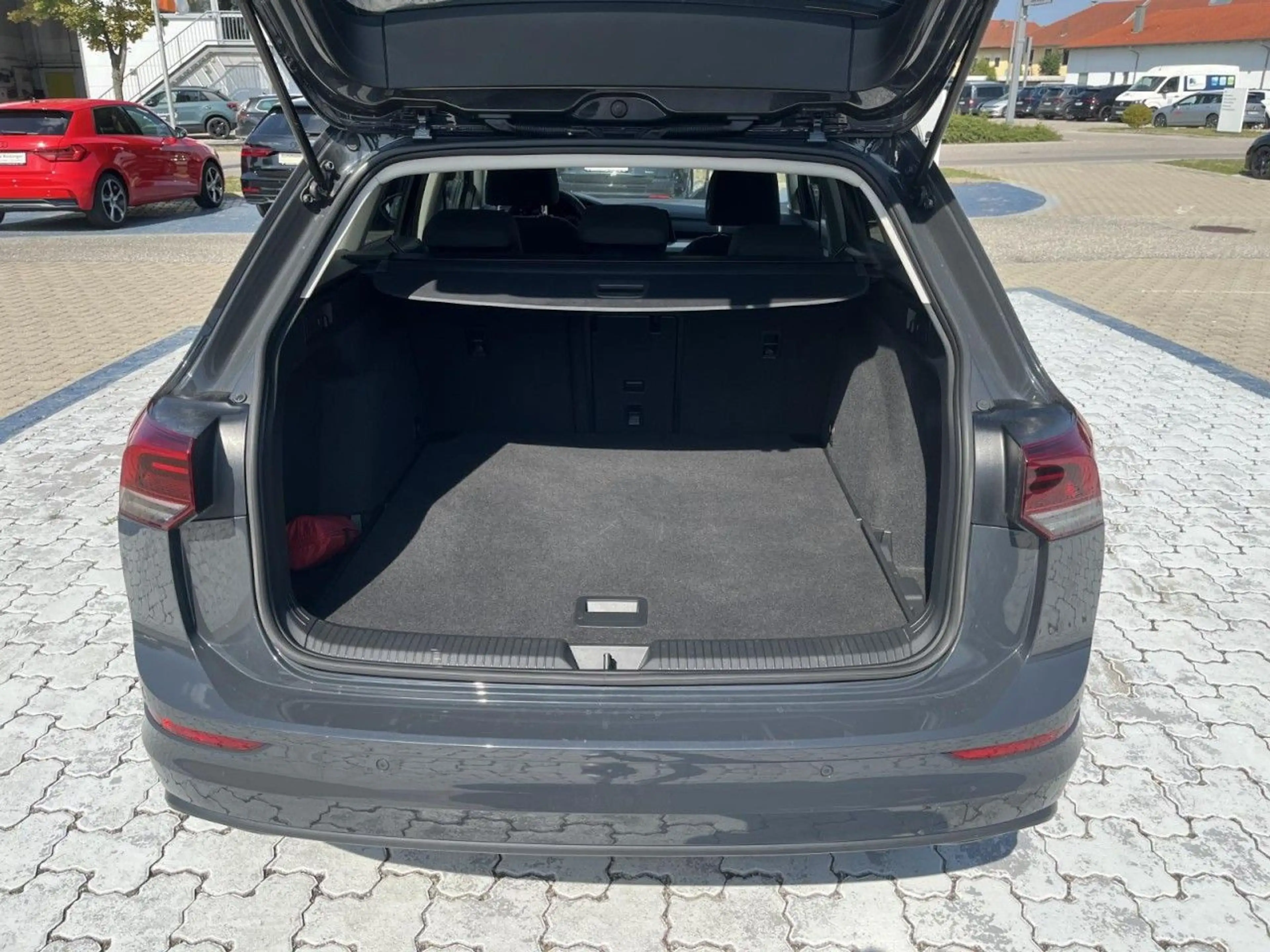 Volkswagen Golf Variant Golf VIII Variant 2,0 TDI DSG Life (LED+RearView — photo 7