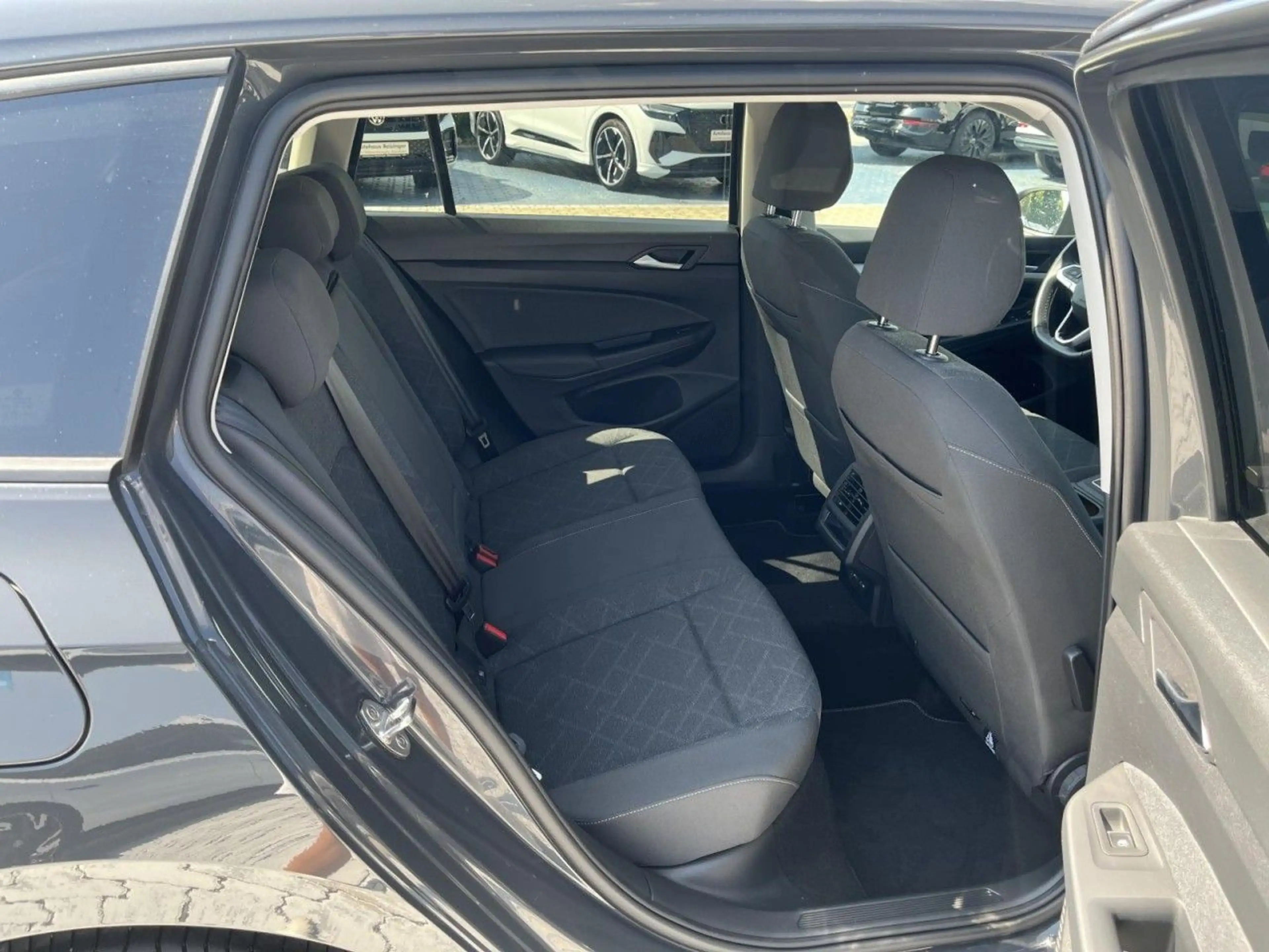 Volkswagen Golf Variant Golf VIII Variant 2,0 TDI DSG Life (LED+RearView — photo 9