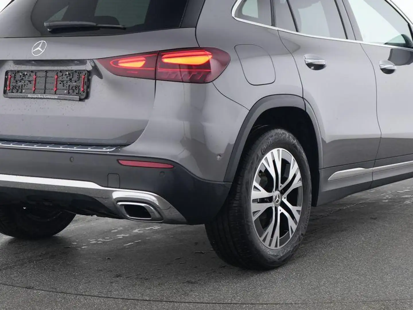 Mercedes-Benz GLA 250 e Progressive AHK DISTRONIC MEMORY 360° Gris - 2