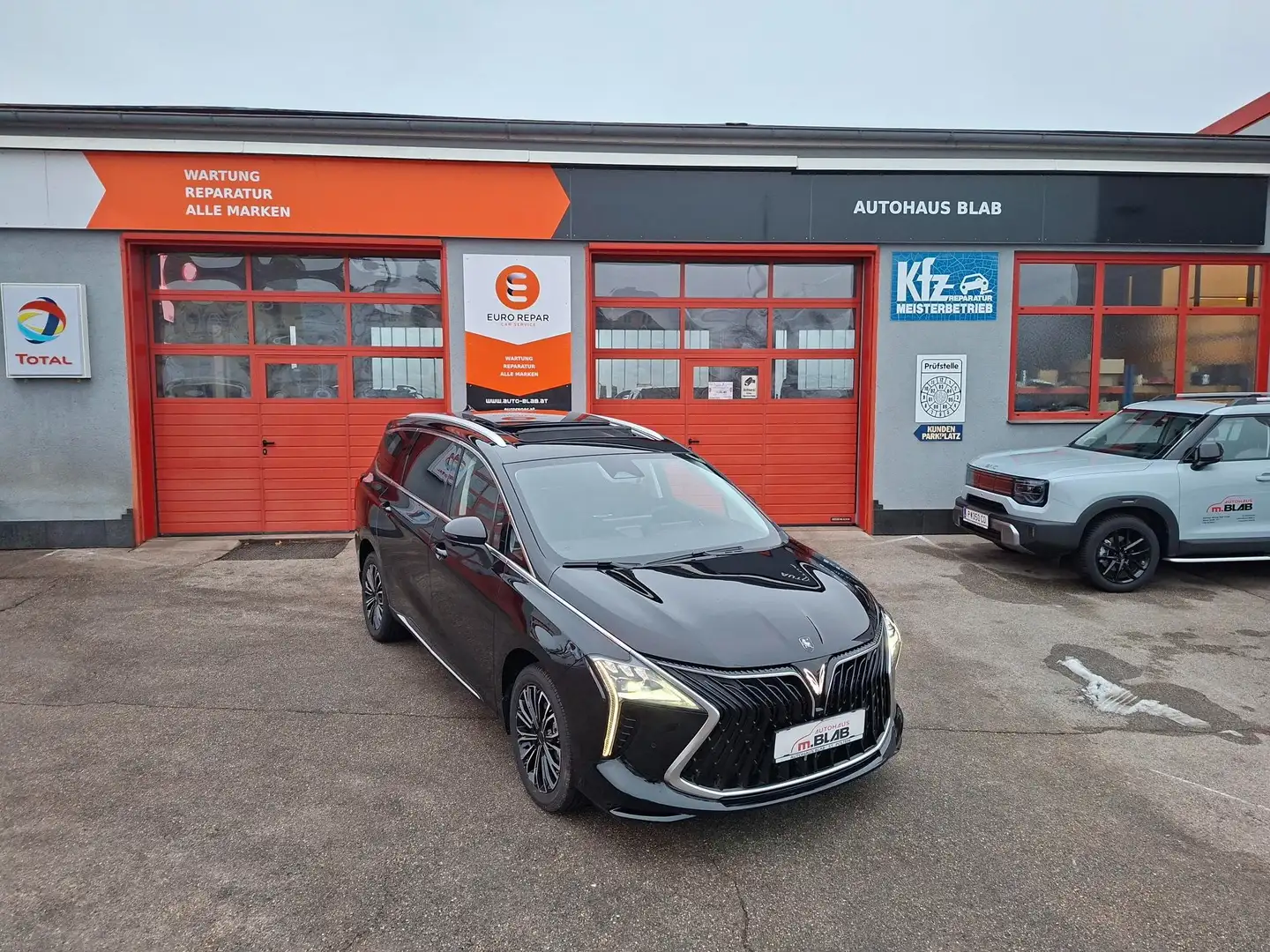 Forthing U-Tour U-TOUR 4 PHEV Plug-In-Hybrid Schwarz - 1