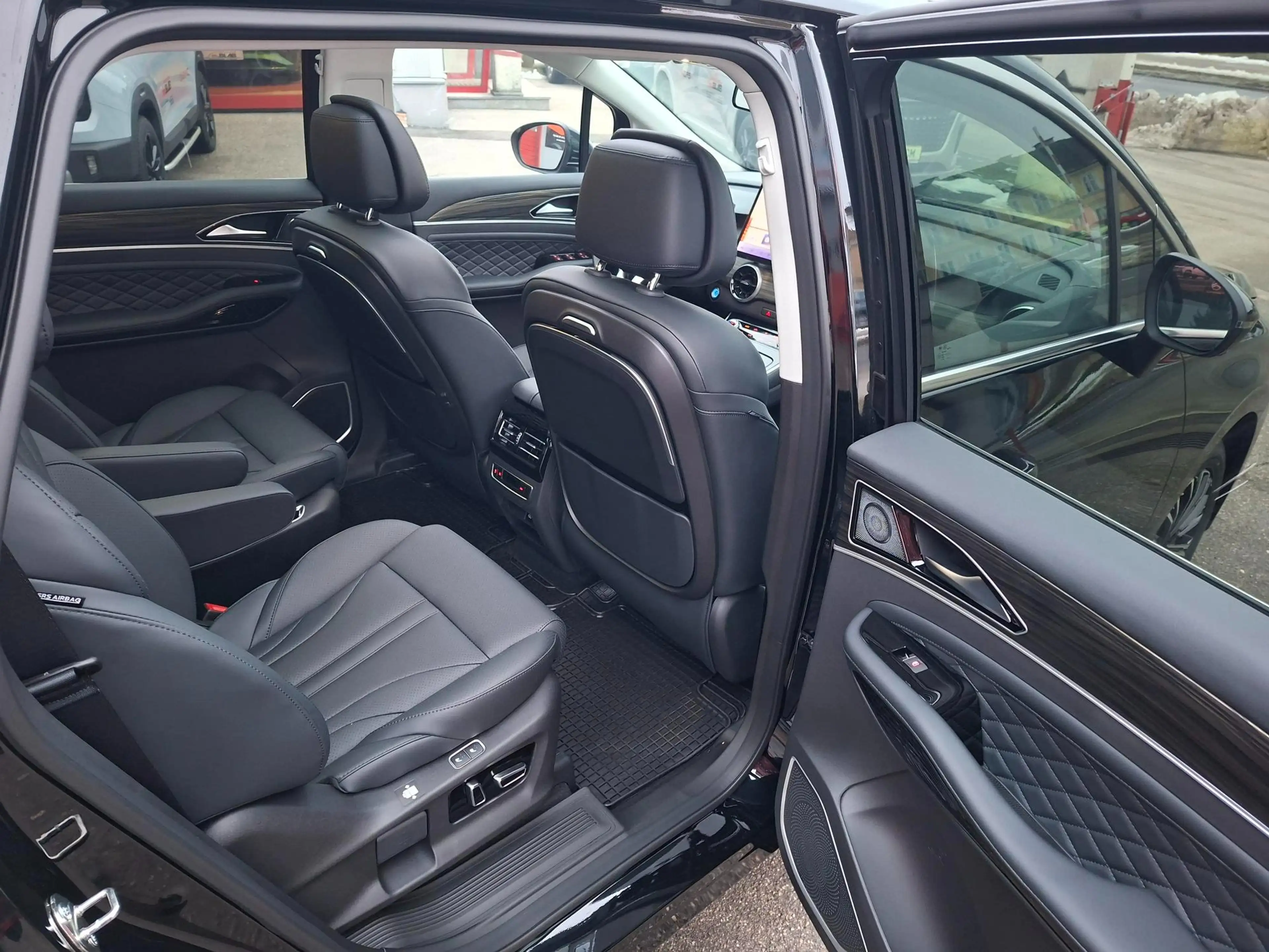 Forthing U-Tour U-TOUR 4 PHEV Plug-In-Hybrid — photo 15