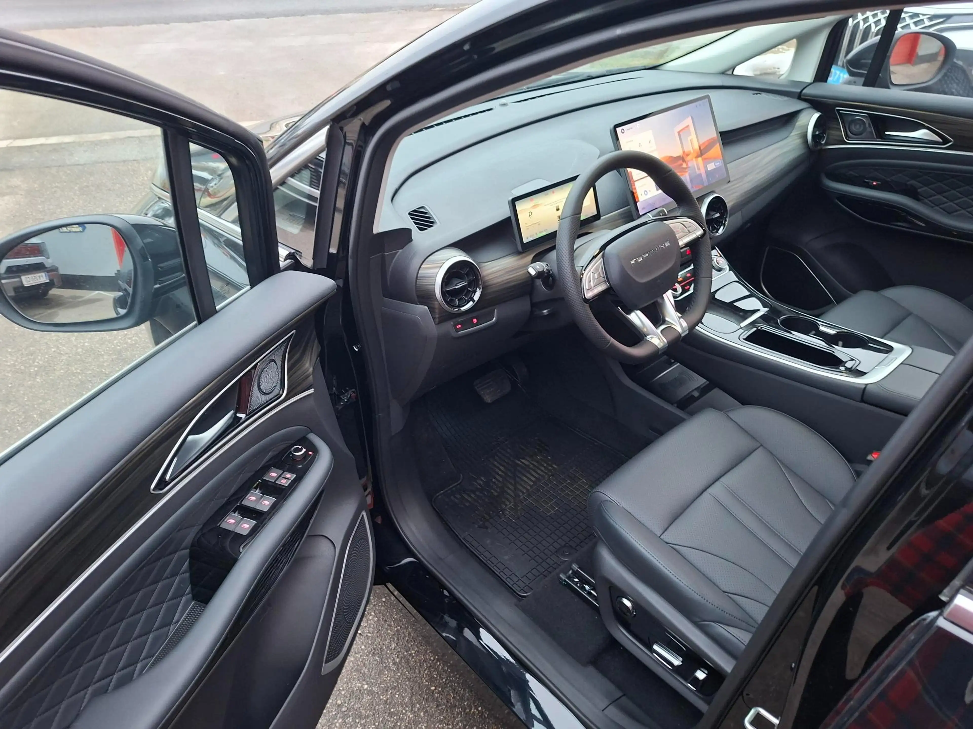 Forthing U-Tour U-TOUR 4 PHEV Plug-In-Hybrid — photo 4