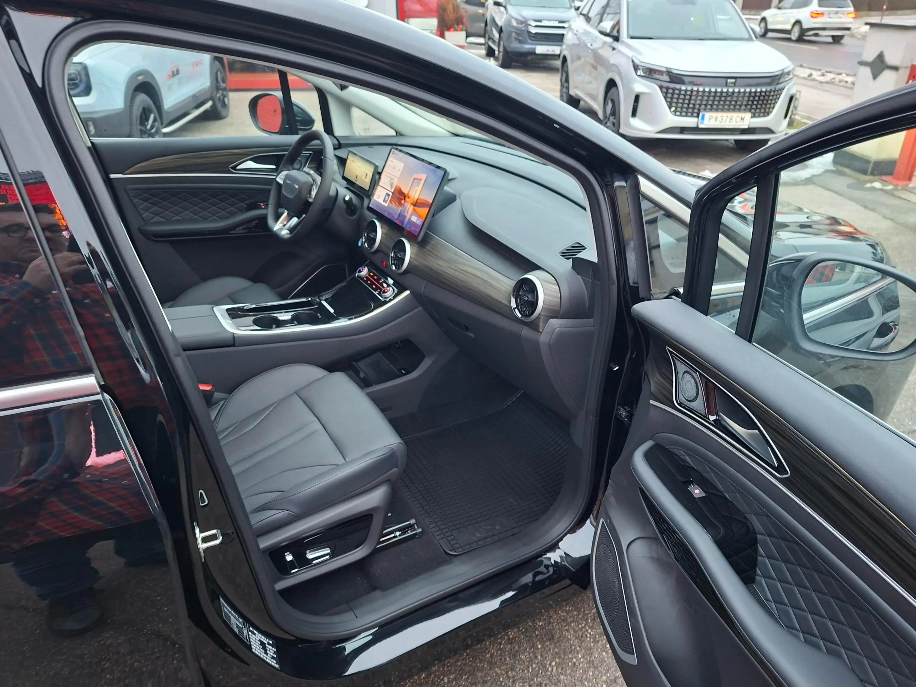 Forthing U-Tour U-TOUR 4 PHEV Plug-In-Hybrid — photo 14