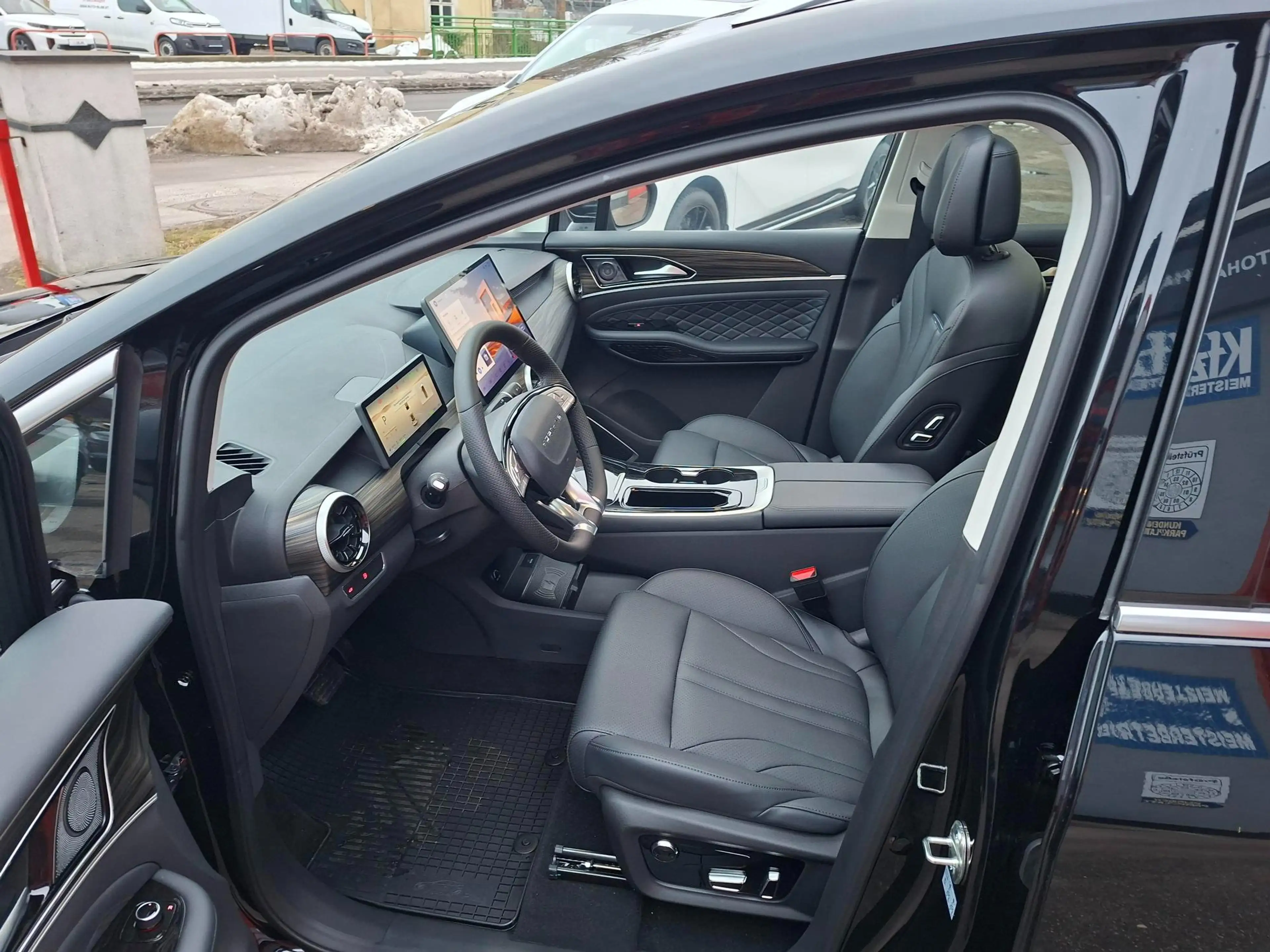 Forthing U-Tour U-TOUR 4 PHEV Plug-In-Hybrid — photo 6