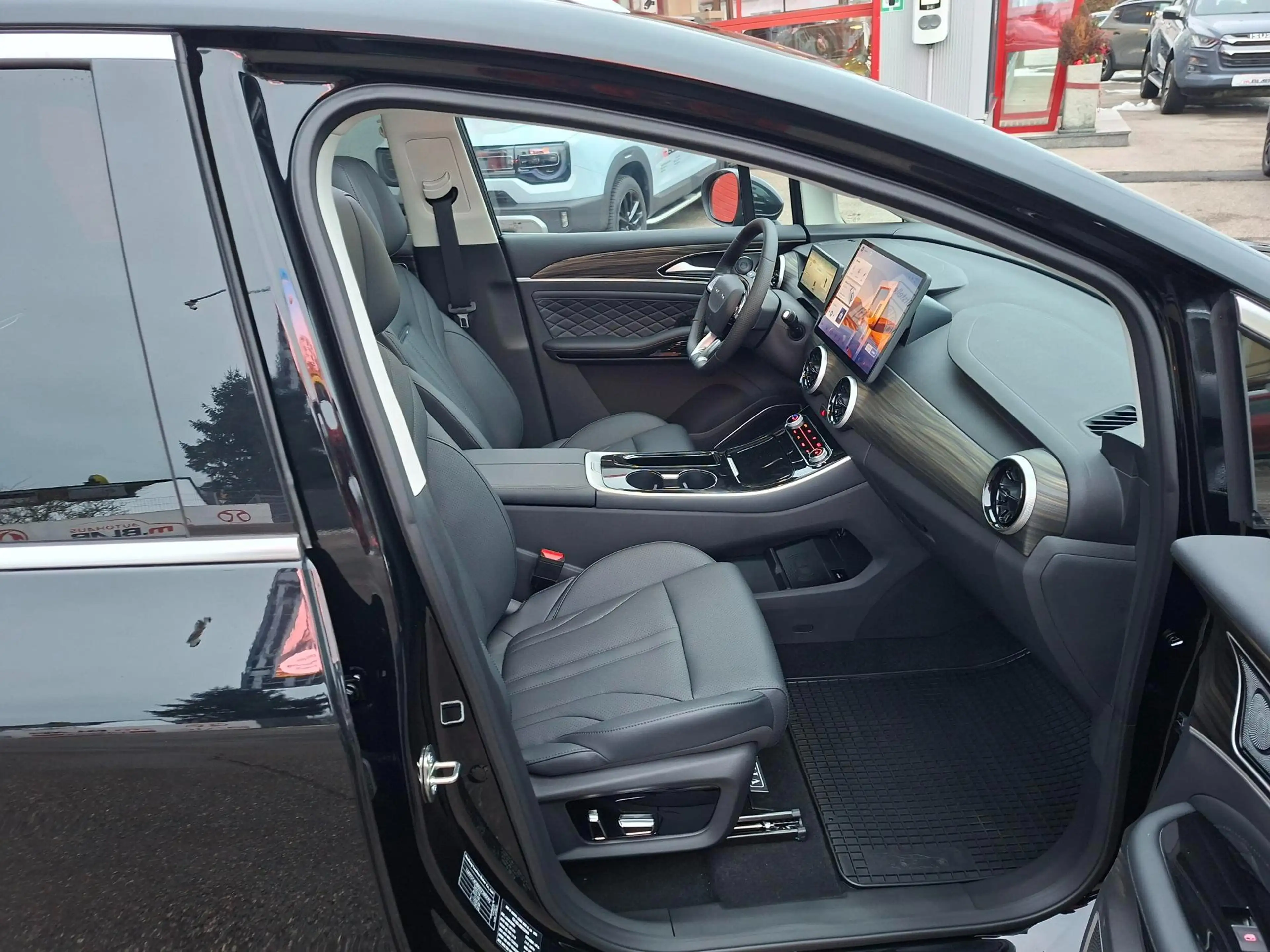 Forthing U-Tour U-TOUR 4 PHEV Plug-In-Hybrid — photo 13