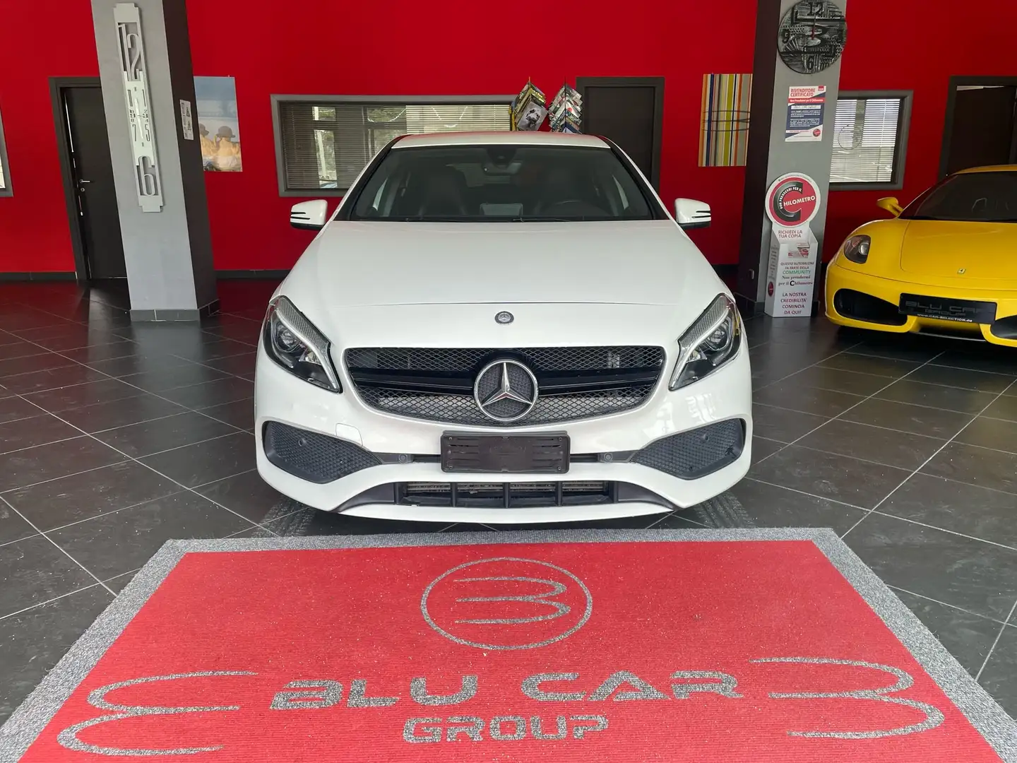 Mercedes-Benz A 220 D PREMIUM AMG 177CV Bianco - 2