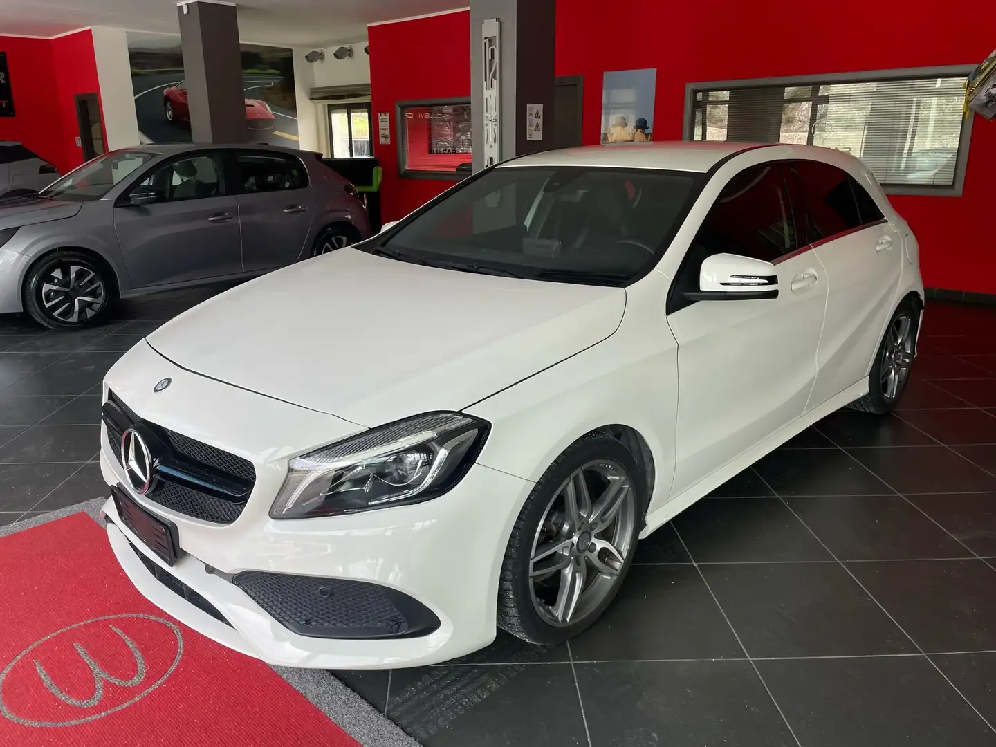Mercedes-Benz A 220 D PREMIUM AMG 177CV Bianco - 1