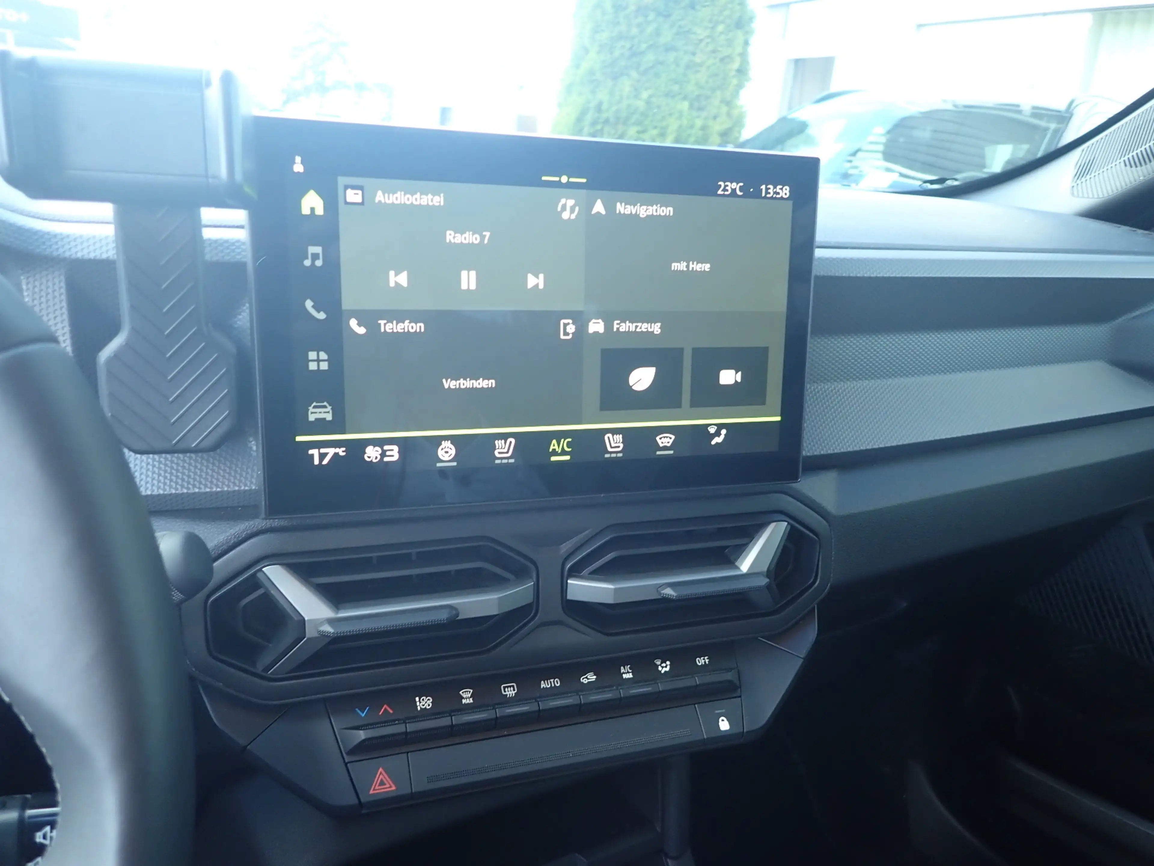 Dacia Duster Mild-Hybrid 140 Journey — photo 10