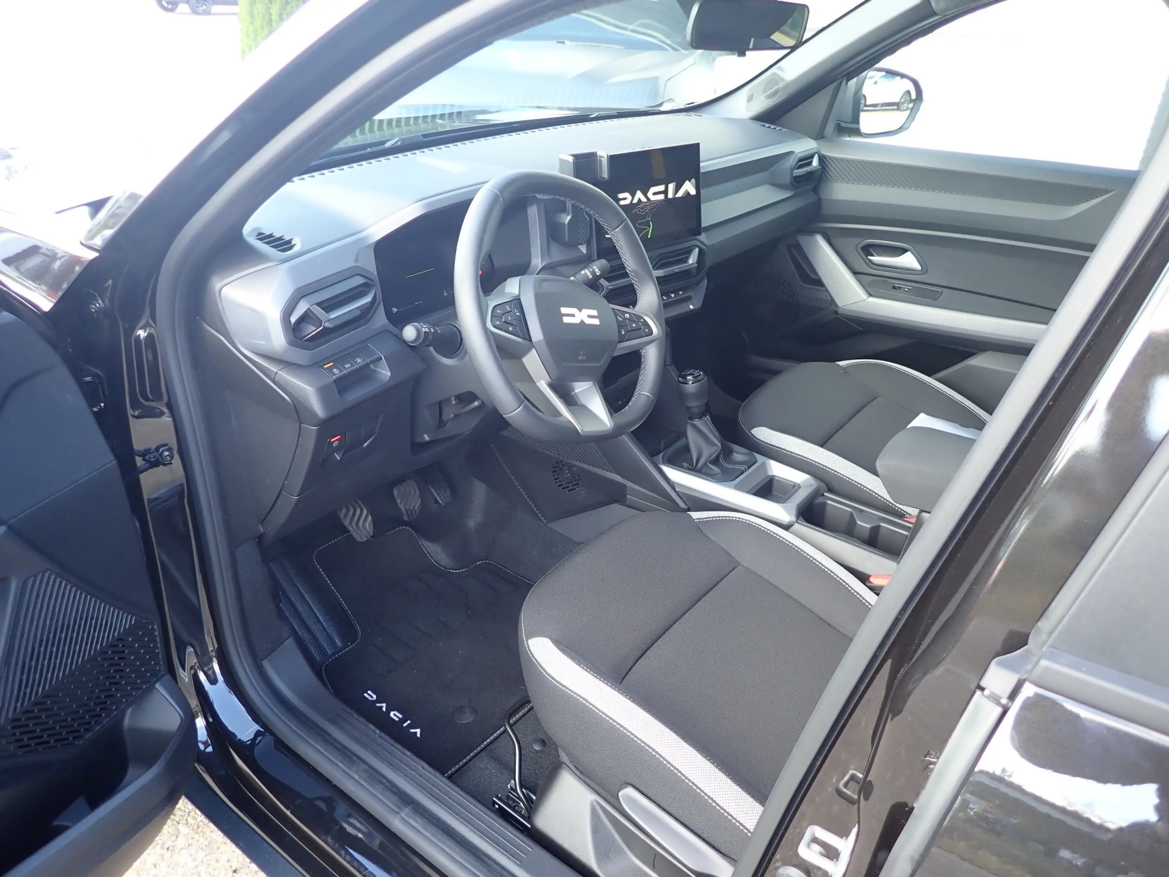 Dacia Duster Mild-Hybrid 140 Journey — photo 8