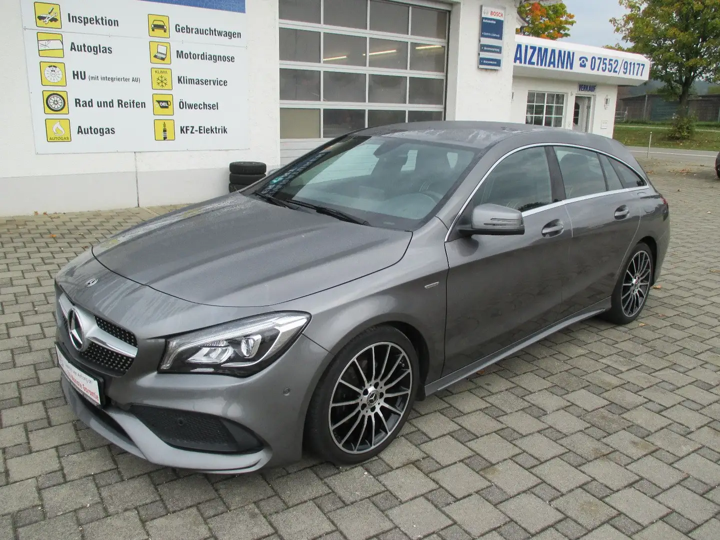 Mercedes-Benz CLA 200 Autom. AMG Line Grau - 2