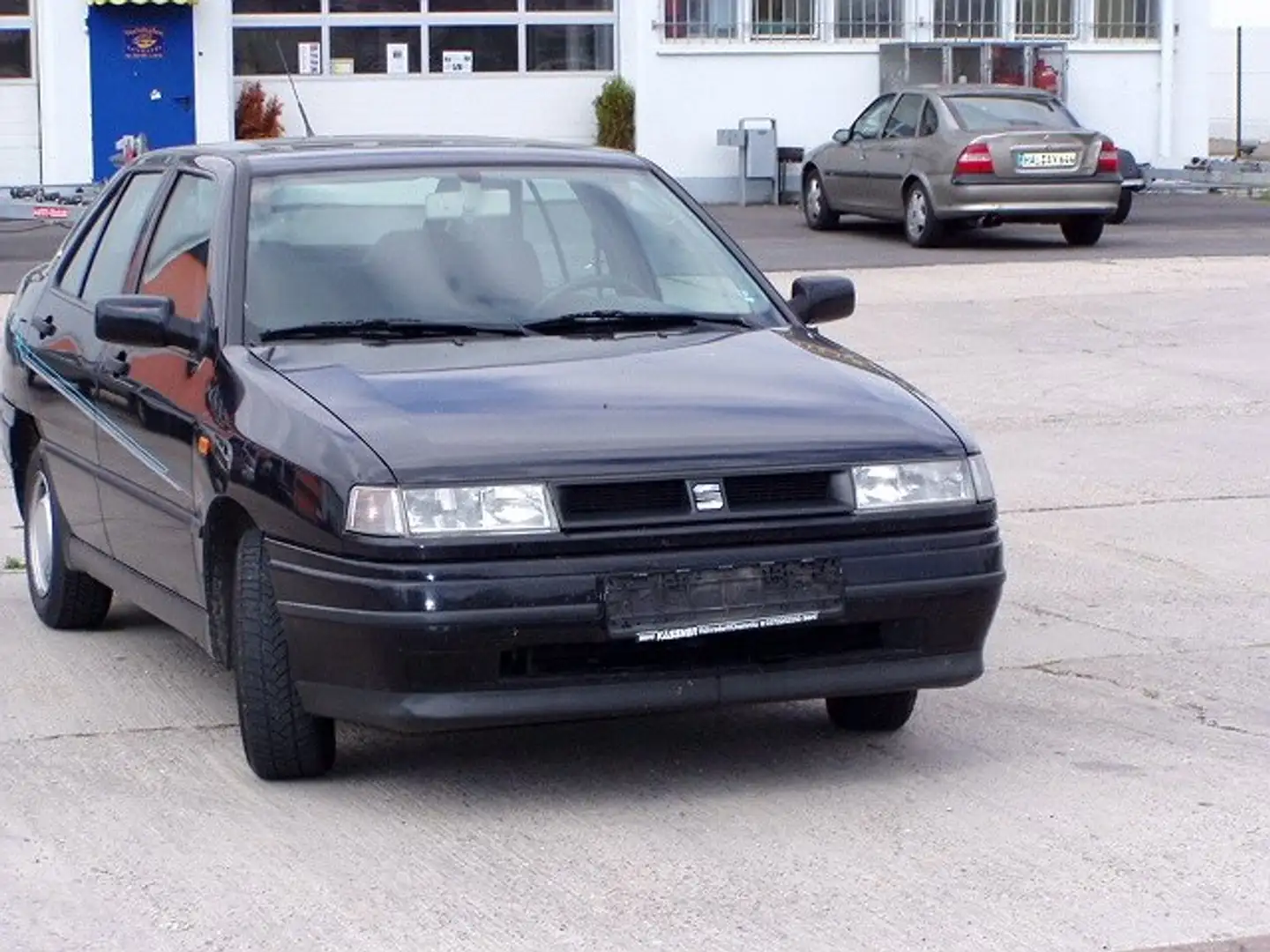 SEAT Toledo 1.6i Anfora # 5-trg. Limousine_el. FH_ZV_2. Hand Černá - 1