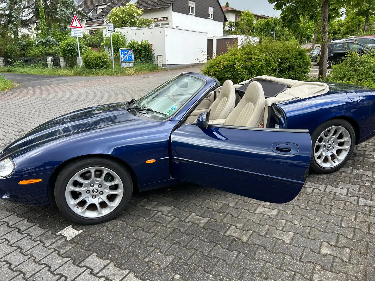 Jaguar XK8 Jaguar XJ — Rechtslenker mit deutscher Zulassung Blau - 2