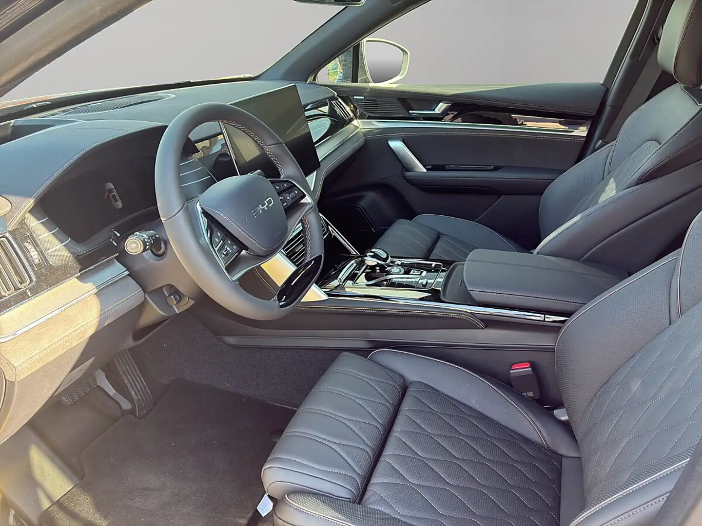 BYD Tang 108,8 kWh Österreich Paket Flagship Schwarz - 2