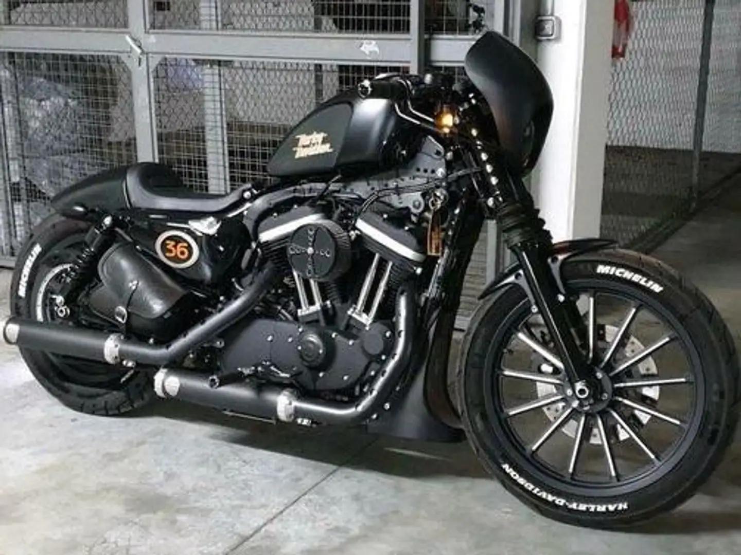 Harley-Davidson Sportster XL 883 Custom - Einzelstück Siyah - 2