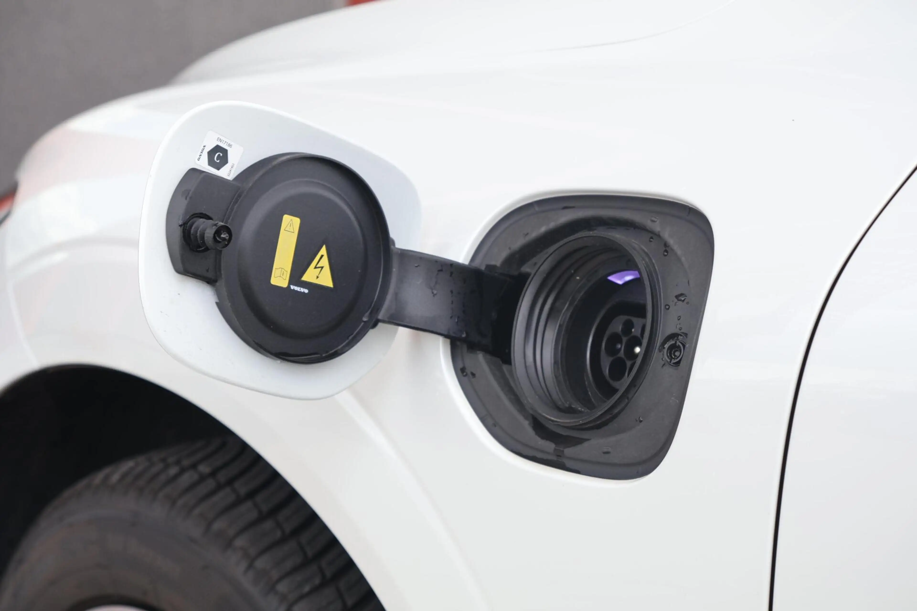 Volvo XC60 T6 Recharge AWD R-Design | Trekhaak | Parkeercamer — photo 8