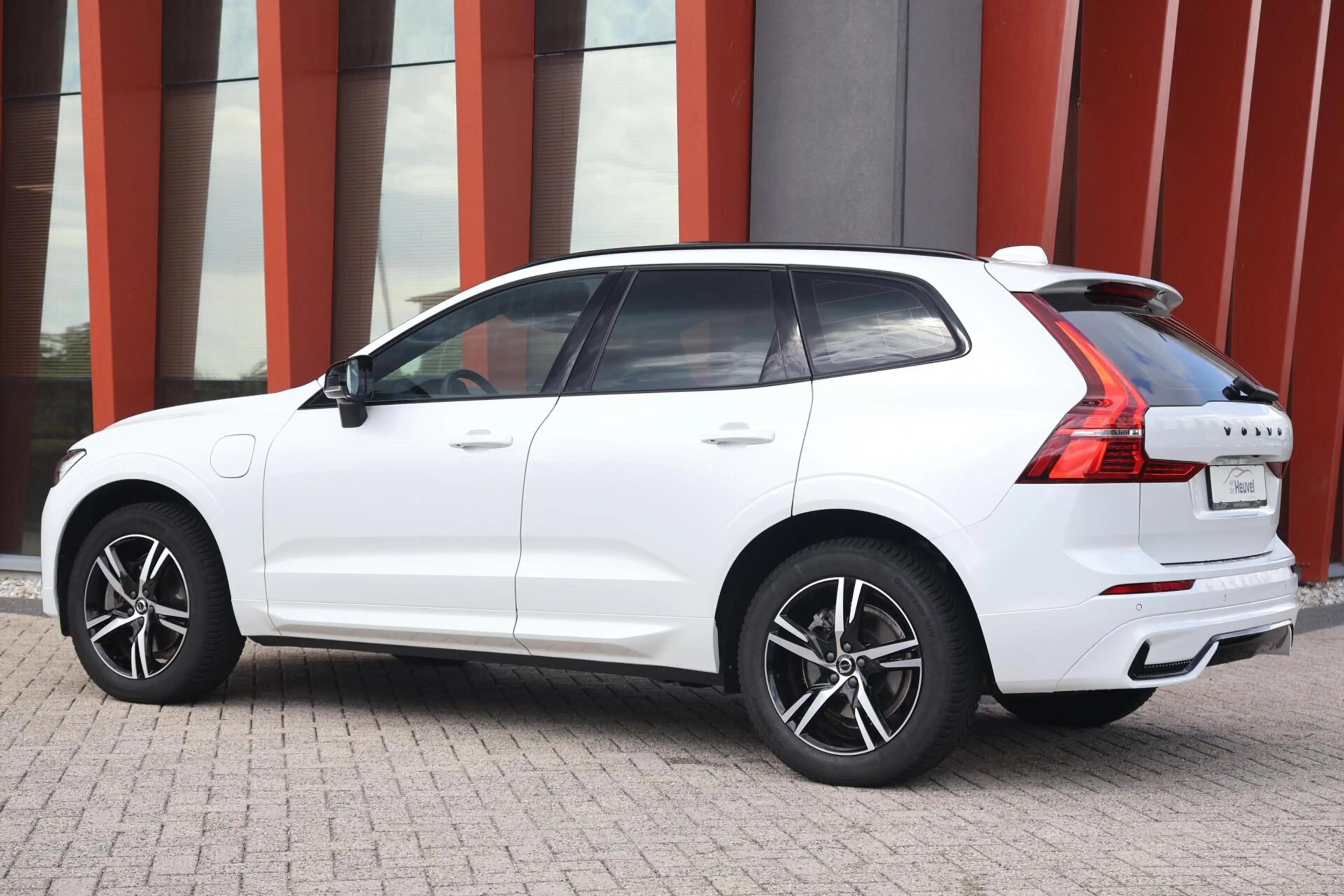 Volvo XC60 T6 Recharge AWD R-Design | Trekhaak | Parkeercamer — photo 3