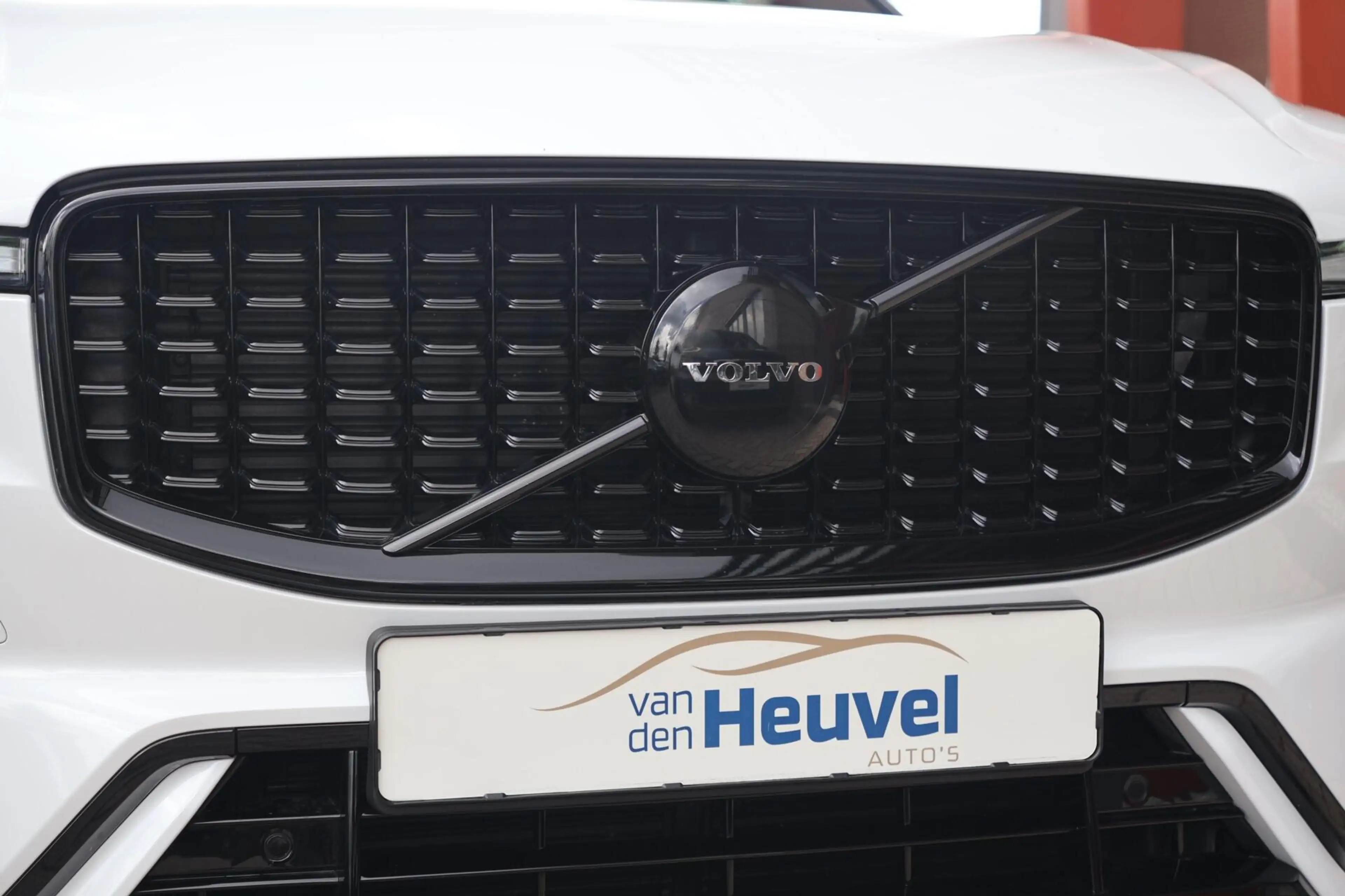 Volvo XC60 T6 Recharge AWD R-Design | Trekhaak | Parkeercamer — photo 6