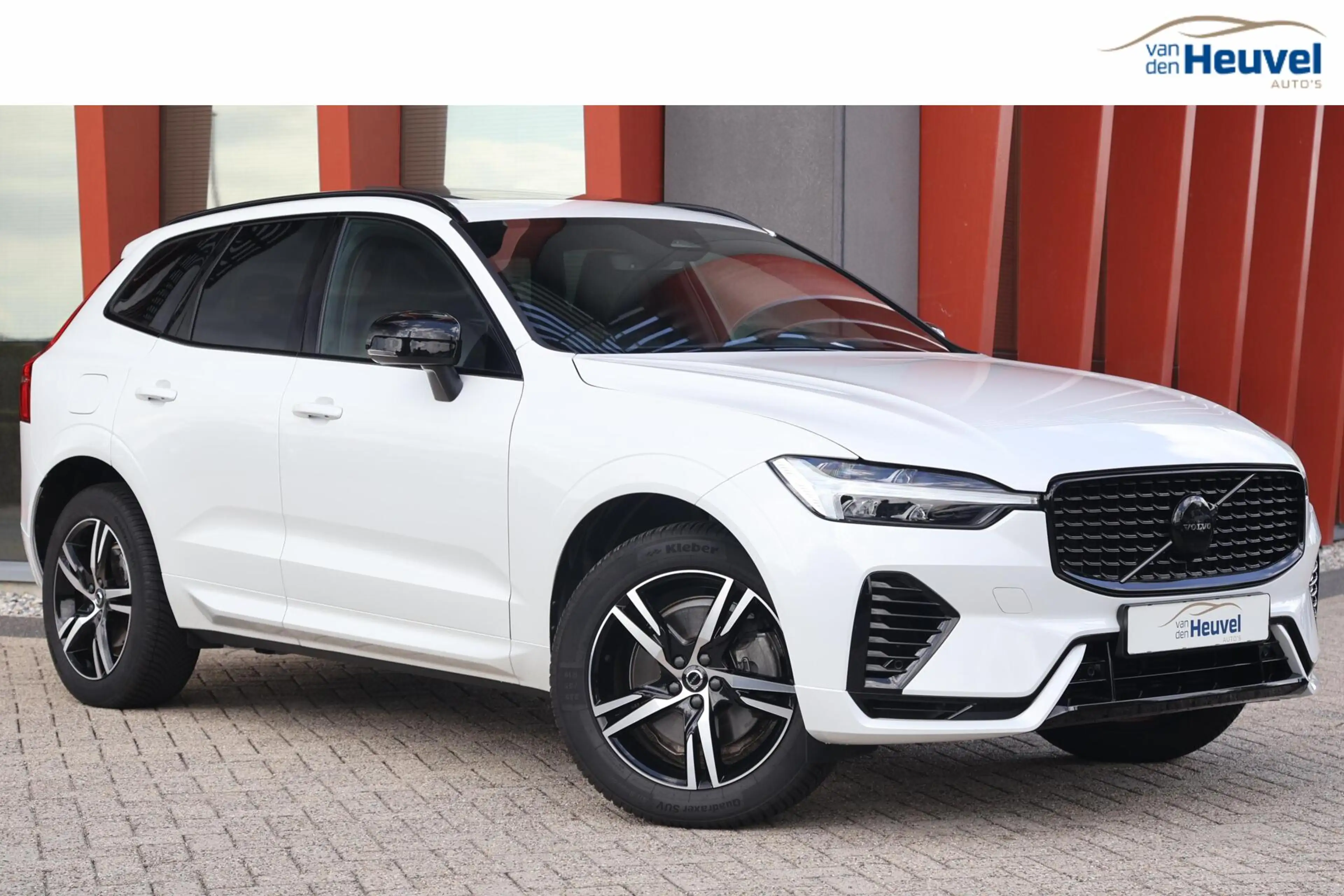 Volvo XC60 T6 Recharge AWD R-Design | Trekhaak | Parkeercamer