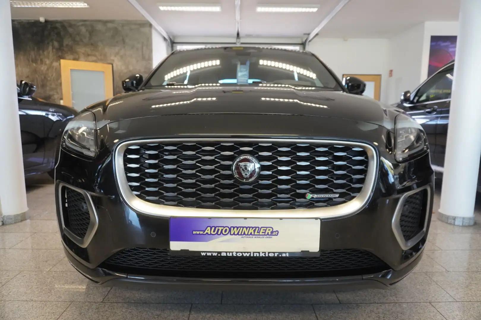 Jaguar E-Pace P300e Hybrid R-Dynamic S AWD PHEV Aut. Schwarz - 2