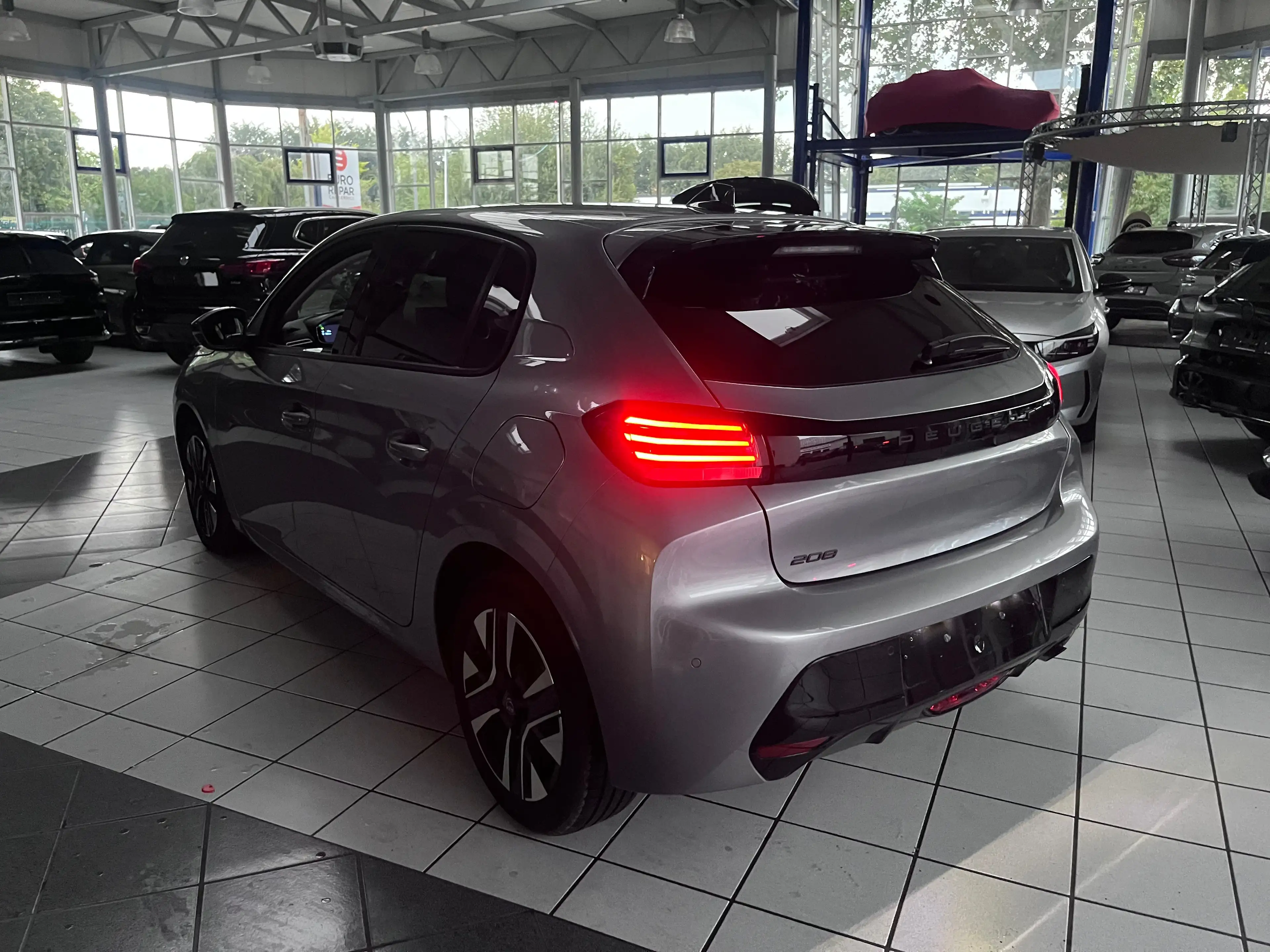 Peugeot 208 Allure — photo 8