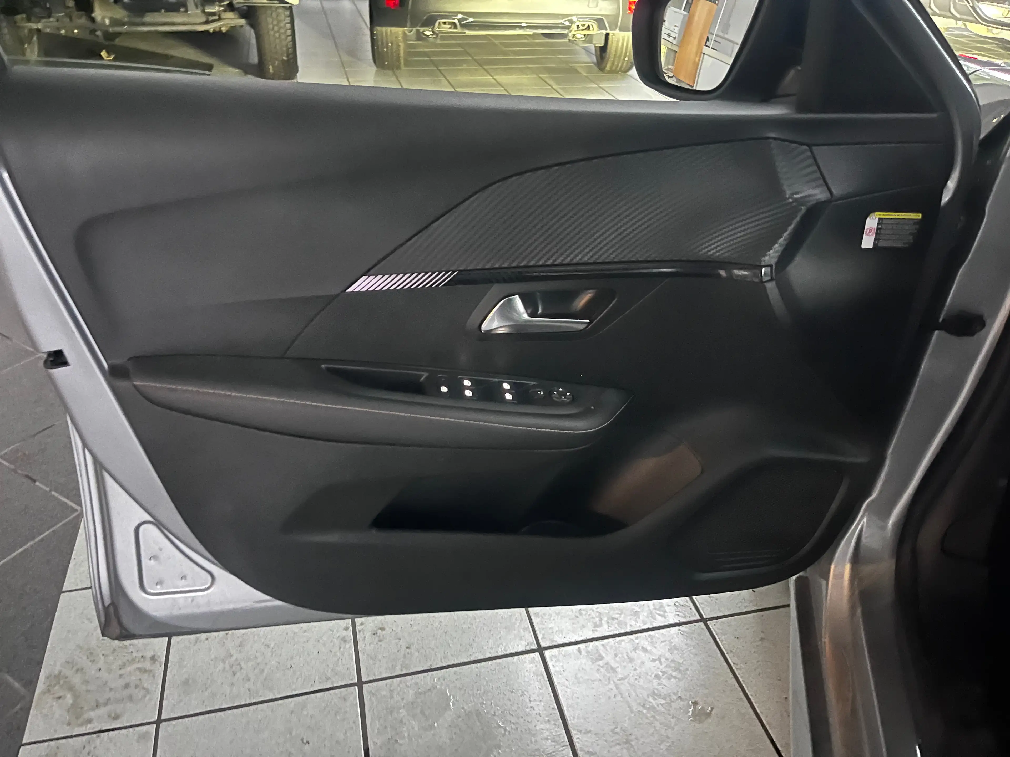Peugeot 208 Allure — photo 11