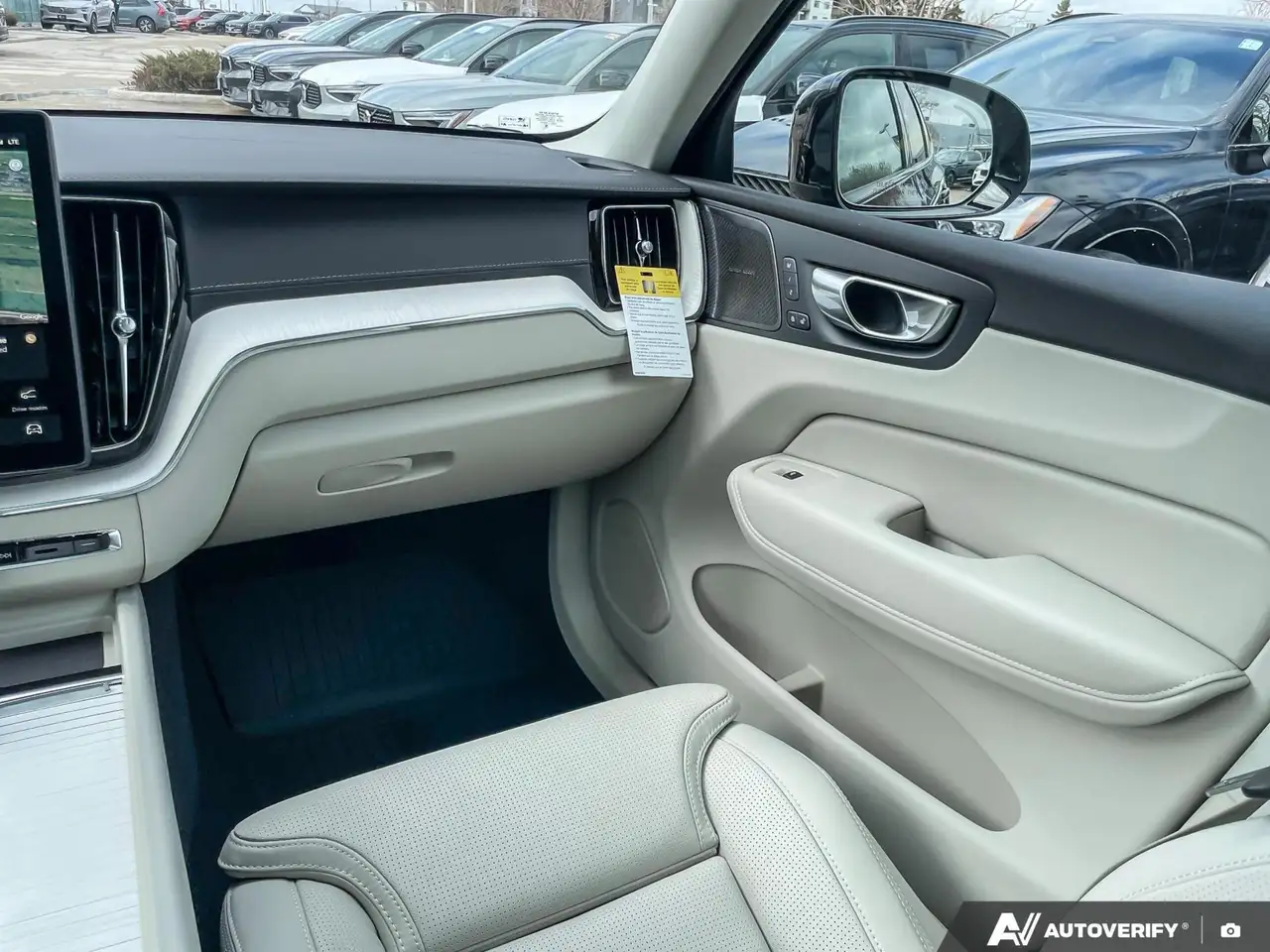 Volvo XC60 снимка Volvo XC60