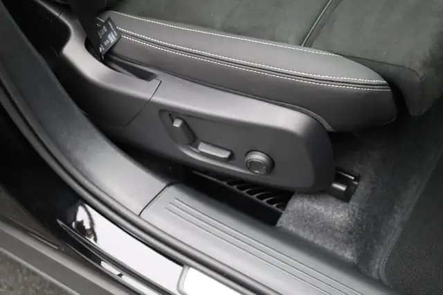 Volvo XC40 2.0 Black Edition Plus B4 Mild-Hybrid 197PS Aut... Ansicht 23