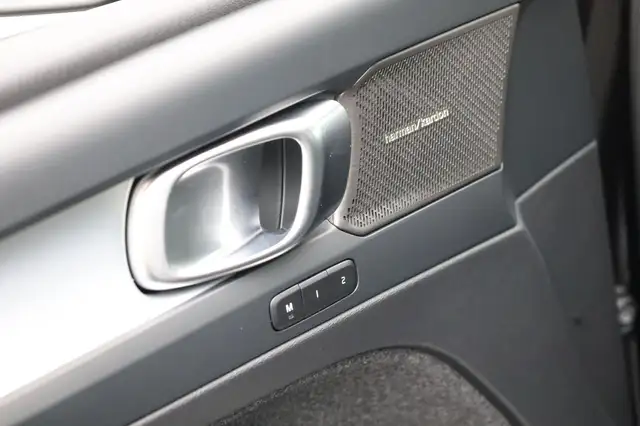 Volvo XC40 2.0 Black Edition Plus B4 Mild-Hybrid 197PS Aut... Ansicht 21