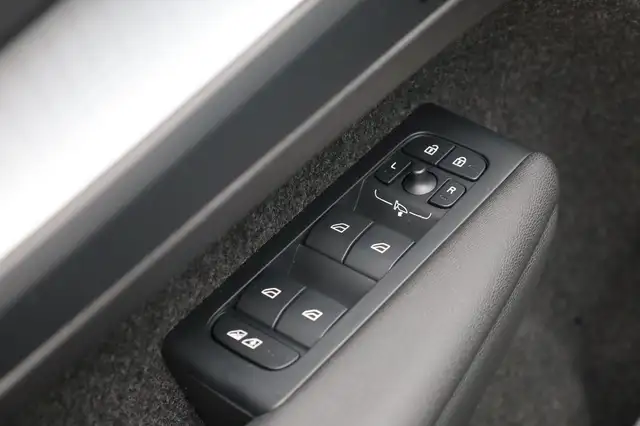 Volvo XC40 2.0 Black Edition Plus B4 Mild-Hybrid 197PS Aut... Ansicht 20