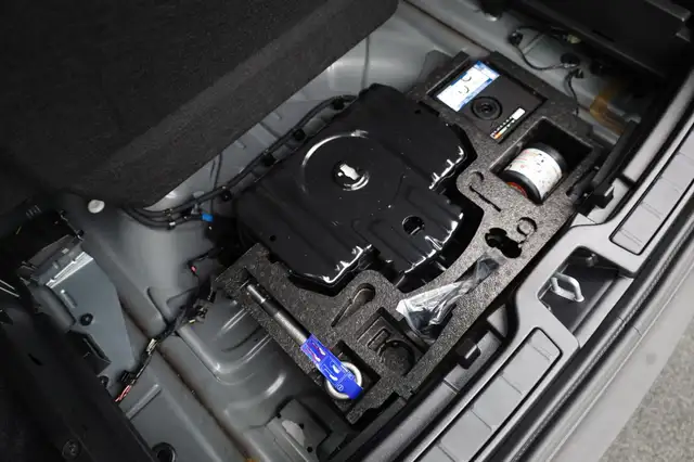 Volvo XC40 2.0 Black Edition Plus B4 Mild-Hybrid 197PS Aut... Ansicht 11