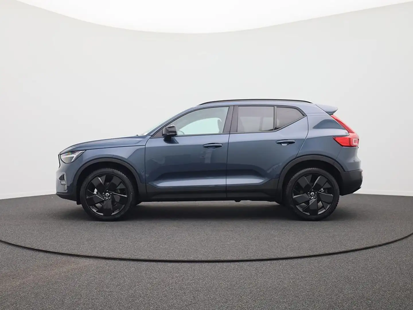 Volvo XC40 2.0 Black Edition Plus B4 Mild-Hybrid 197PS Aut... Blau - 1