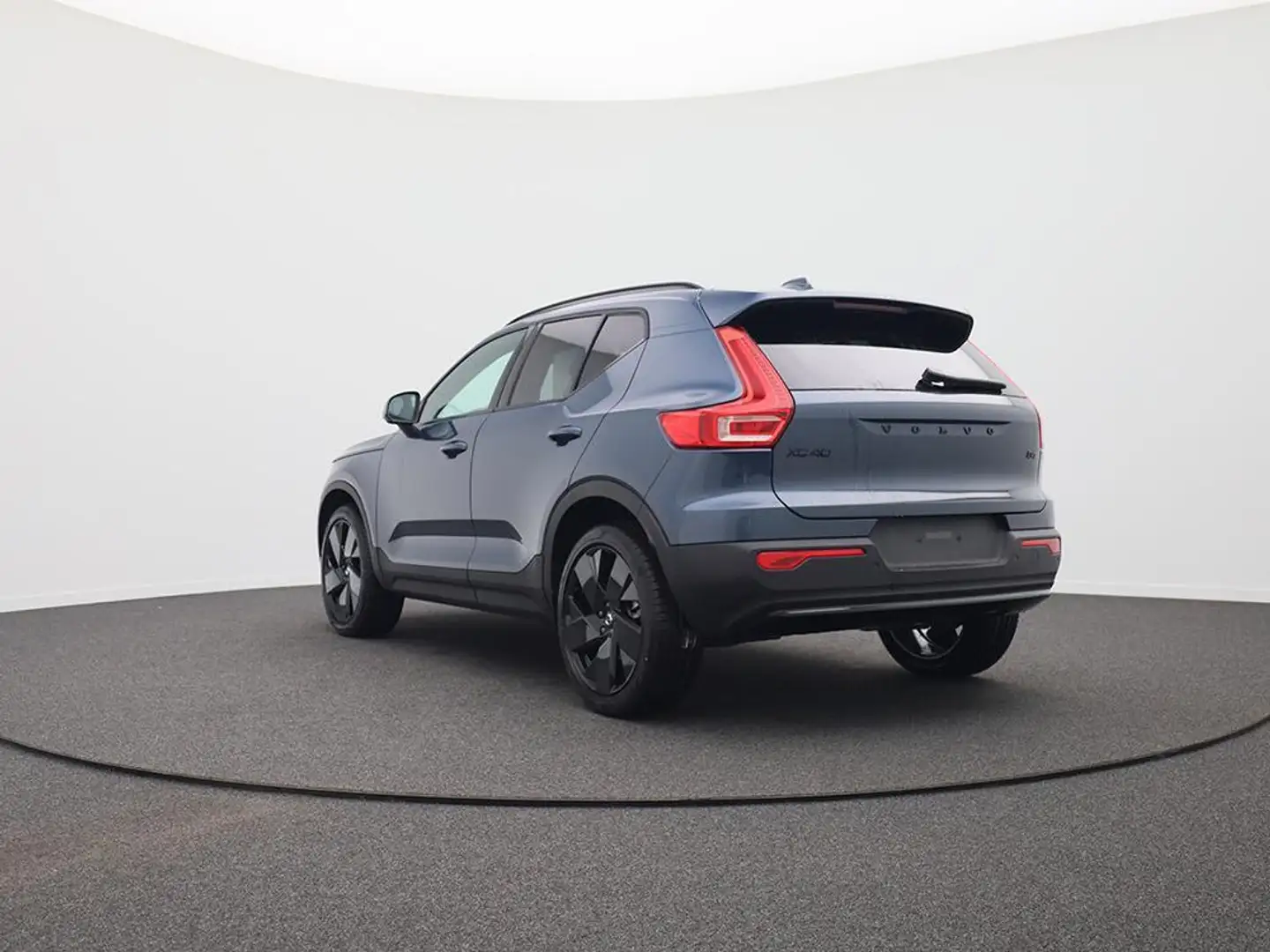 Volvo XC40 2.0 Black Edition Plus B4 Mild-Hybrid 197PS Aut... Blau - 2