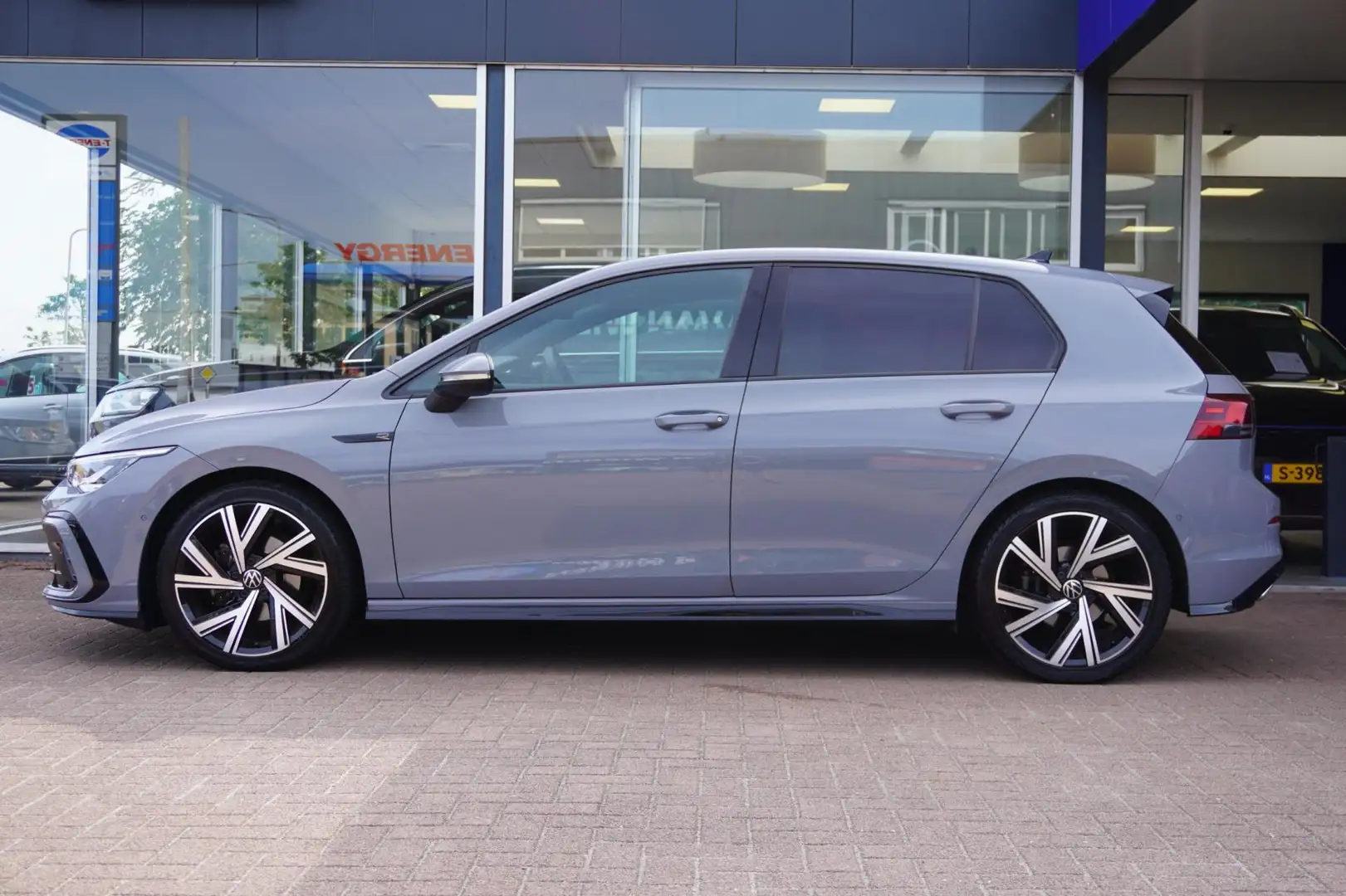 Volkswagen Golf 1.5 eTSI R-Line | Automaat | CarPlay| Vol opties | Gris - 2