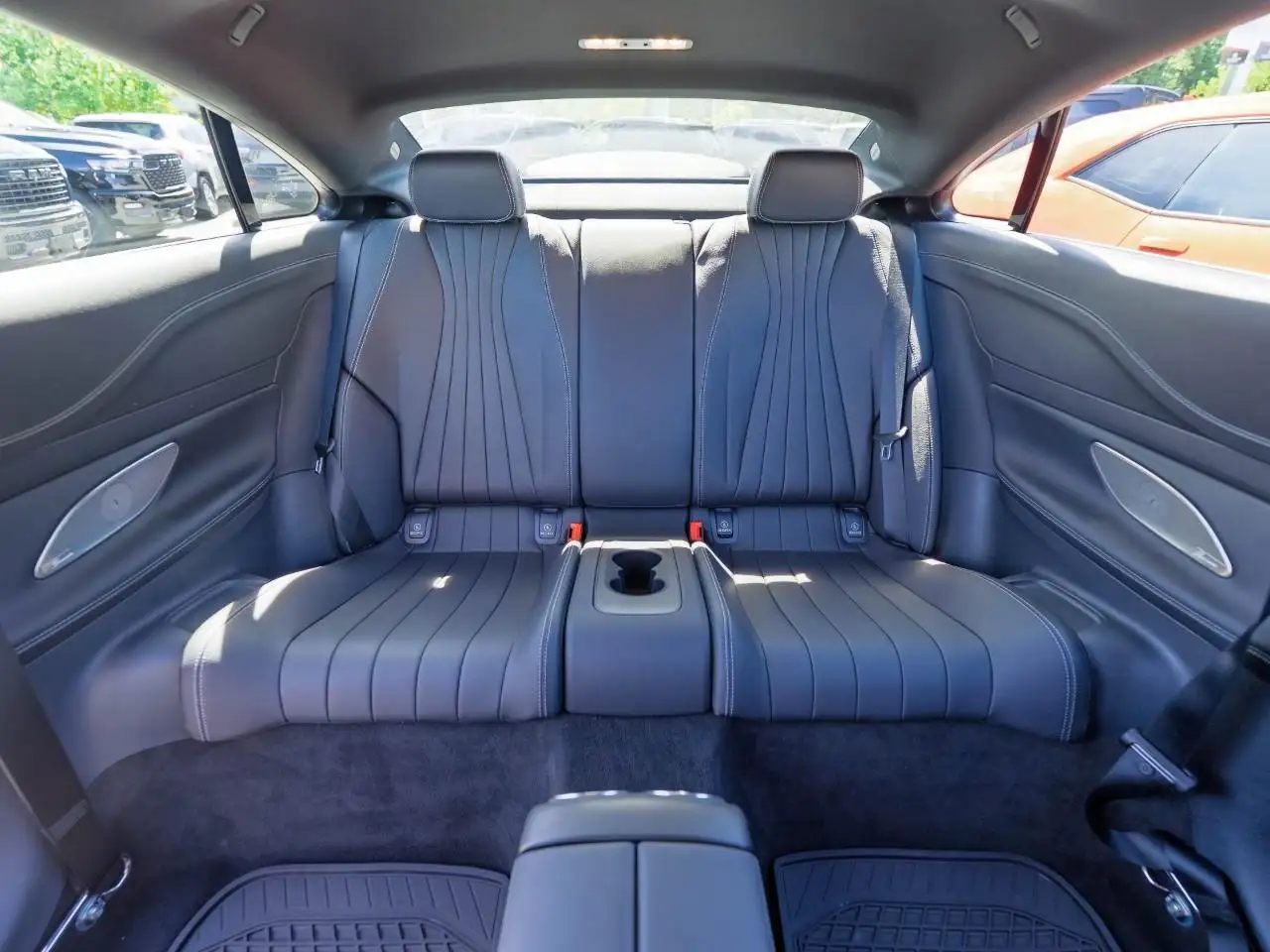 Mercedes-Benz E-Class photo Mercedes-Benz E-Class