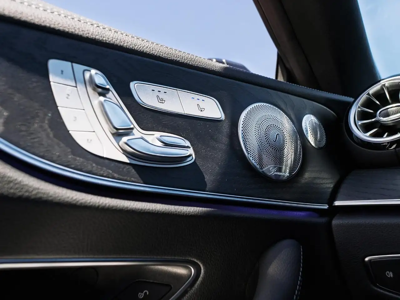 Mercedes-Benz E-Class photo Mercedes-Benz E-Class