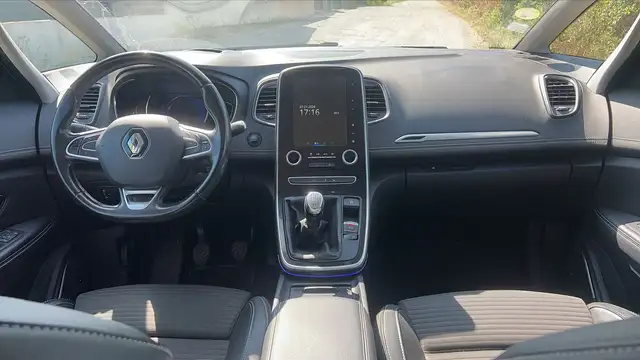 Renault Scenic view 11