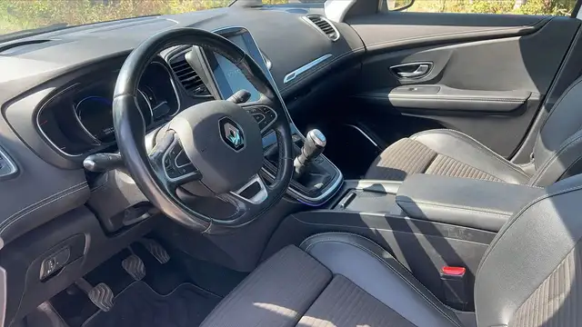 Renault Scenic view 8