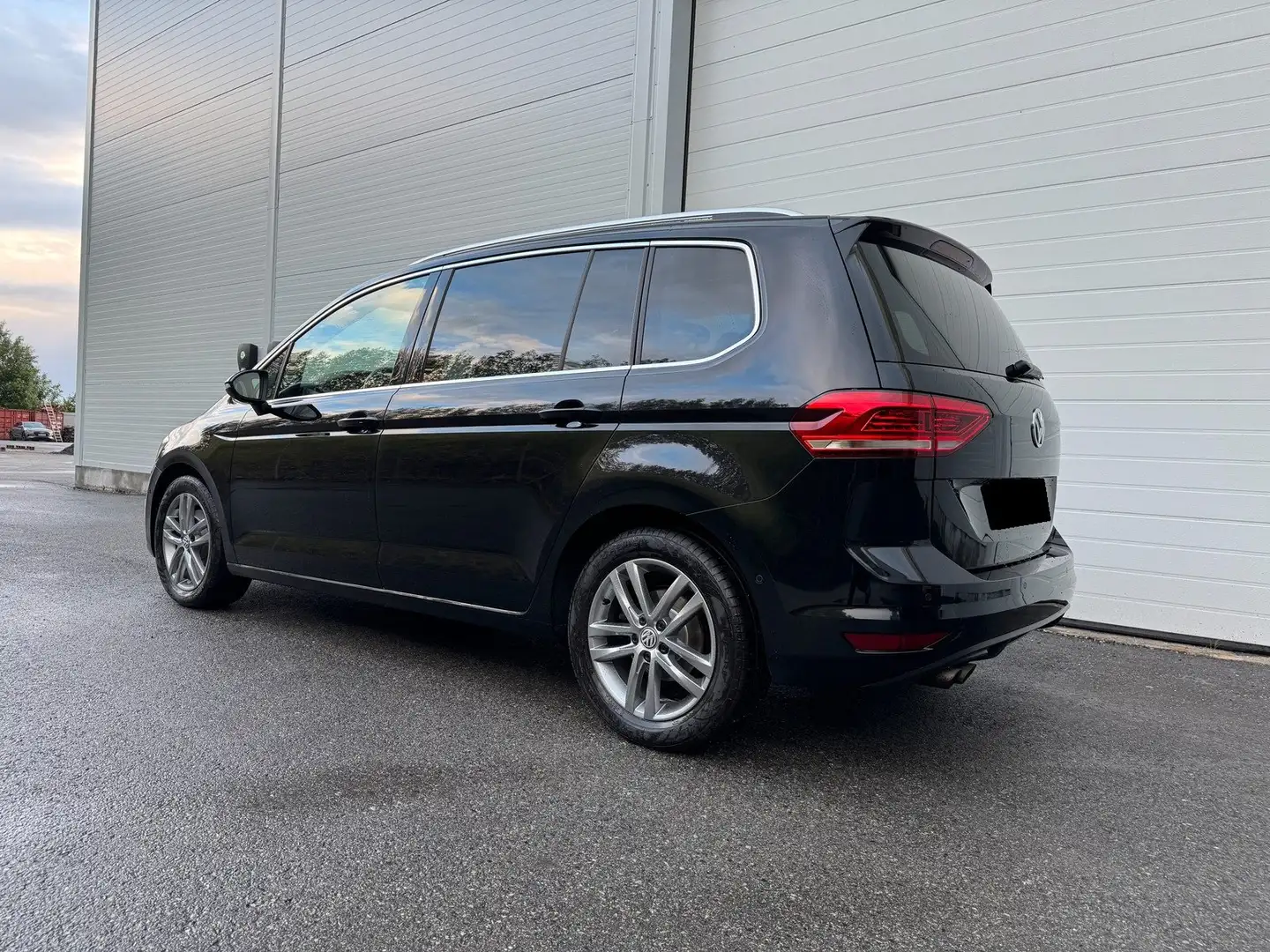 Volkswagen Touran Zwart - 1