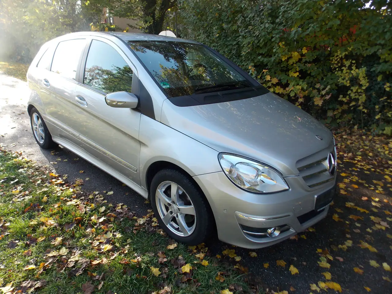 Mercedes-Benz B 180