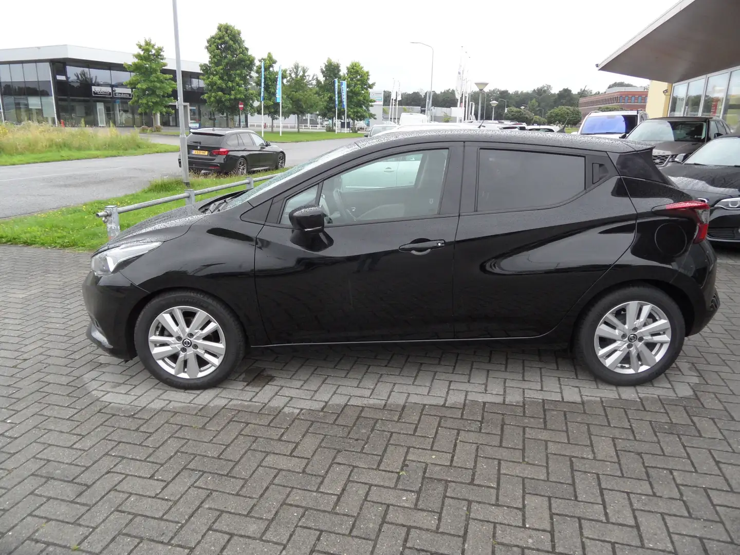 Nissan Micra 1.0 IG-T N-Connecta Zwart - 1
