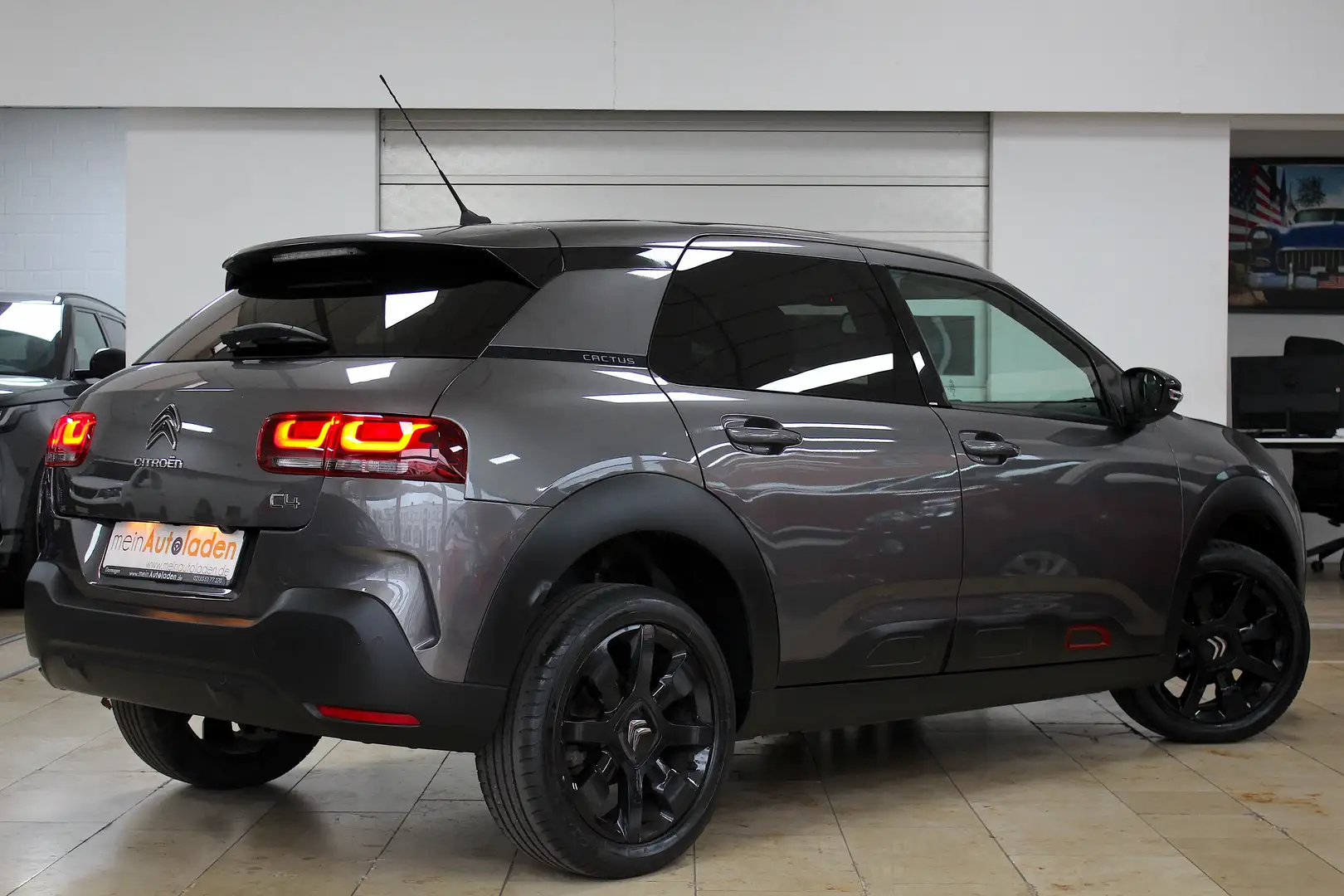 Citroen C4 Cactus Puretech Shine Aut. *NAVI*PANO*KAMERA*SHZ*DAB*PDC* Grau - 2