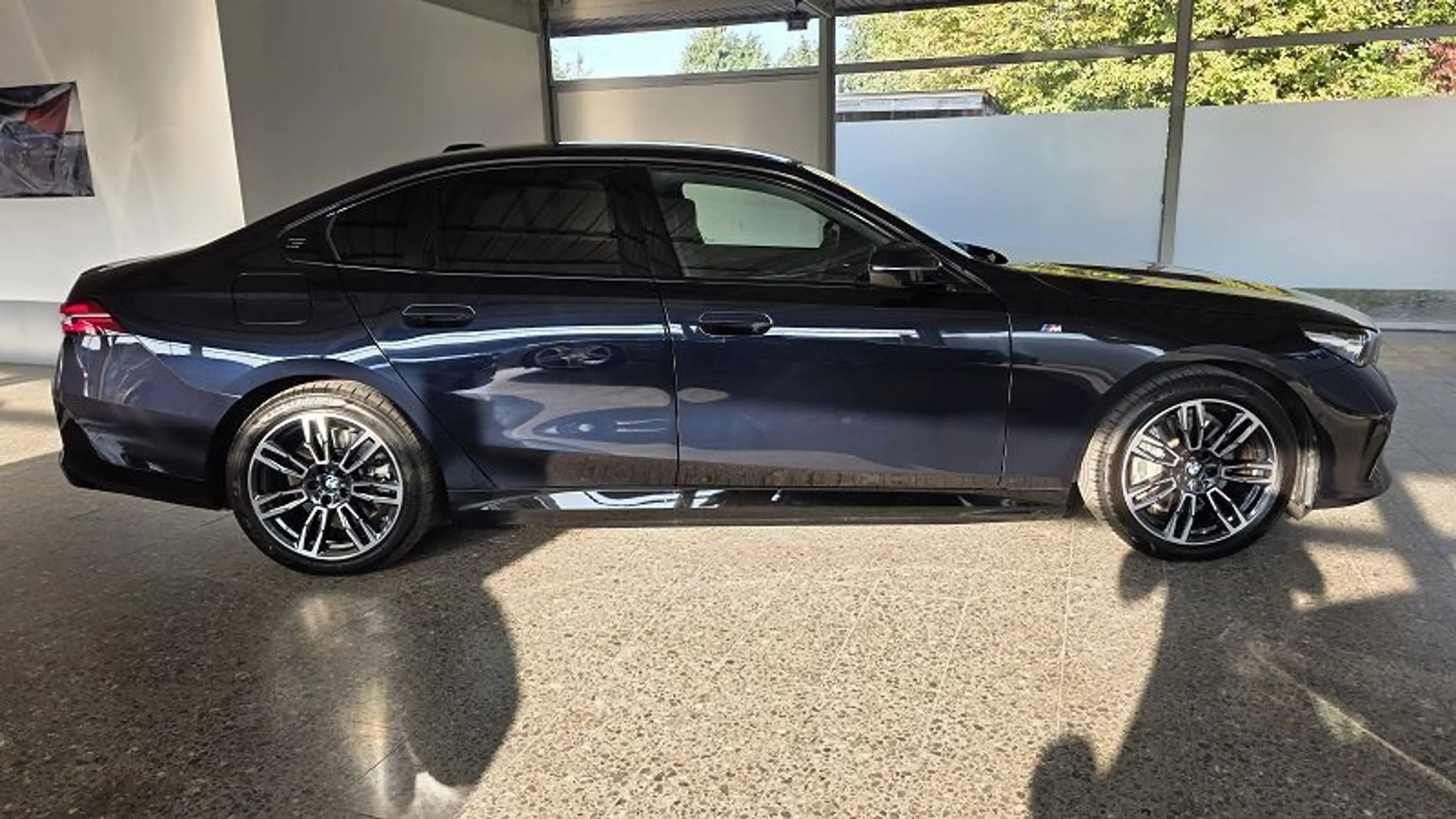 BMW i5 40 eDrive M Sport Pan*LED*Nav*Kam+Park*Sound — photo 4