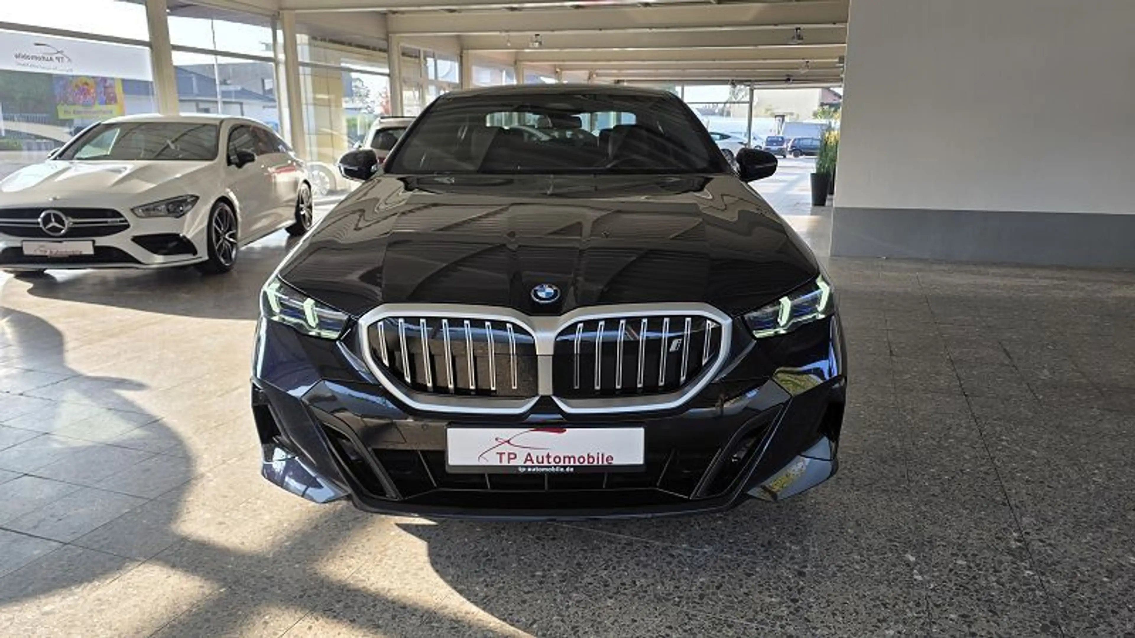 BMW i5 40 eDrive M Sport Pan*LED*Nav*Kam+Park*Sound — photo 2