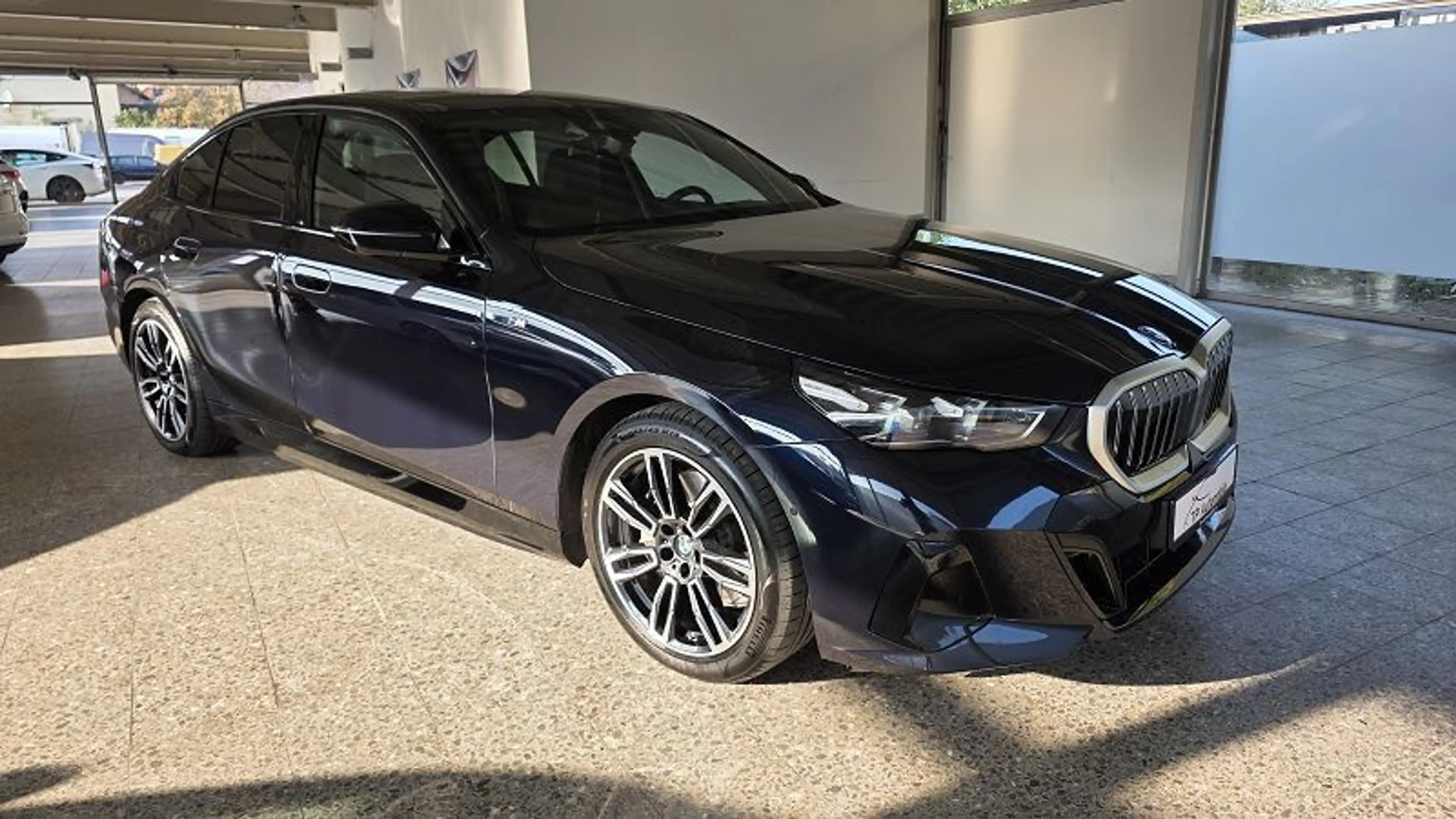 BMW i5 40 eDrive M Sport Pan*LED*Nav*Kam+Park*Sound — photo 3
