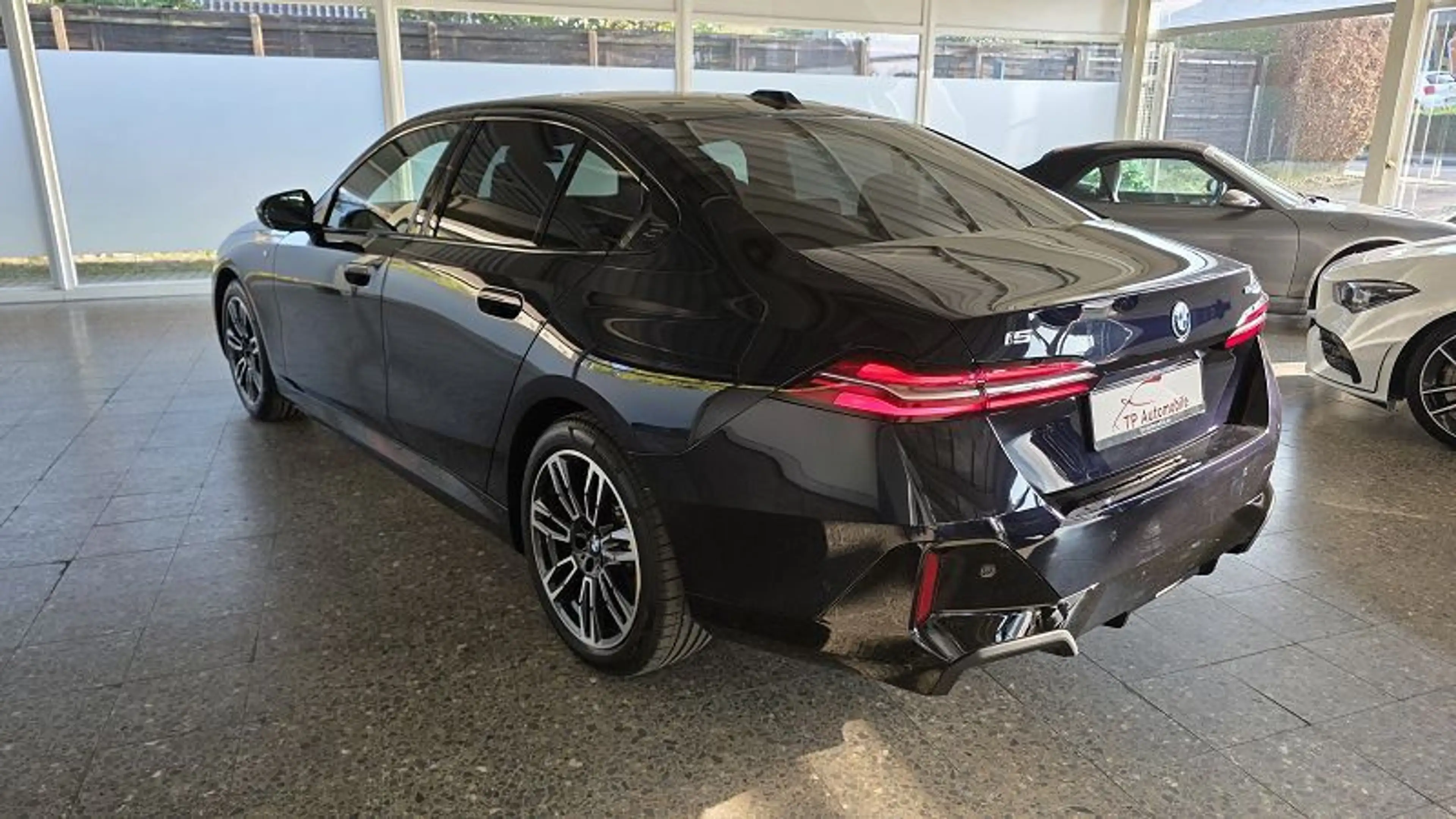 BMW i5 40 eDrive M Sport Pan*LED*Nav*Kam+Park*Sound — photo 7