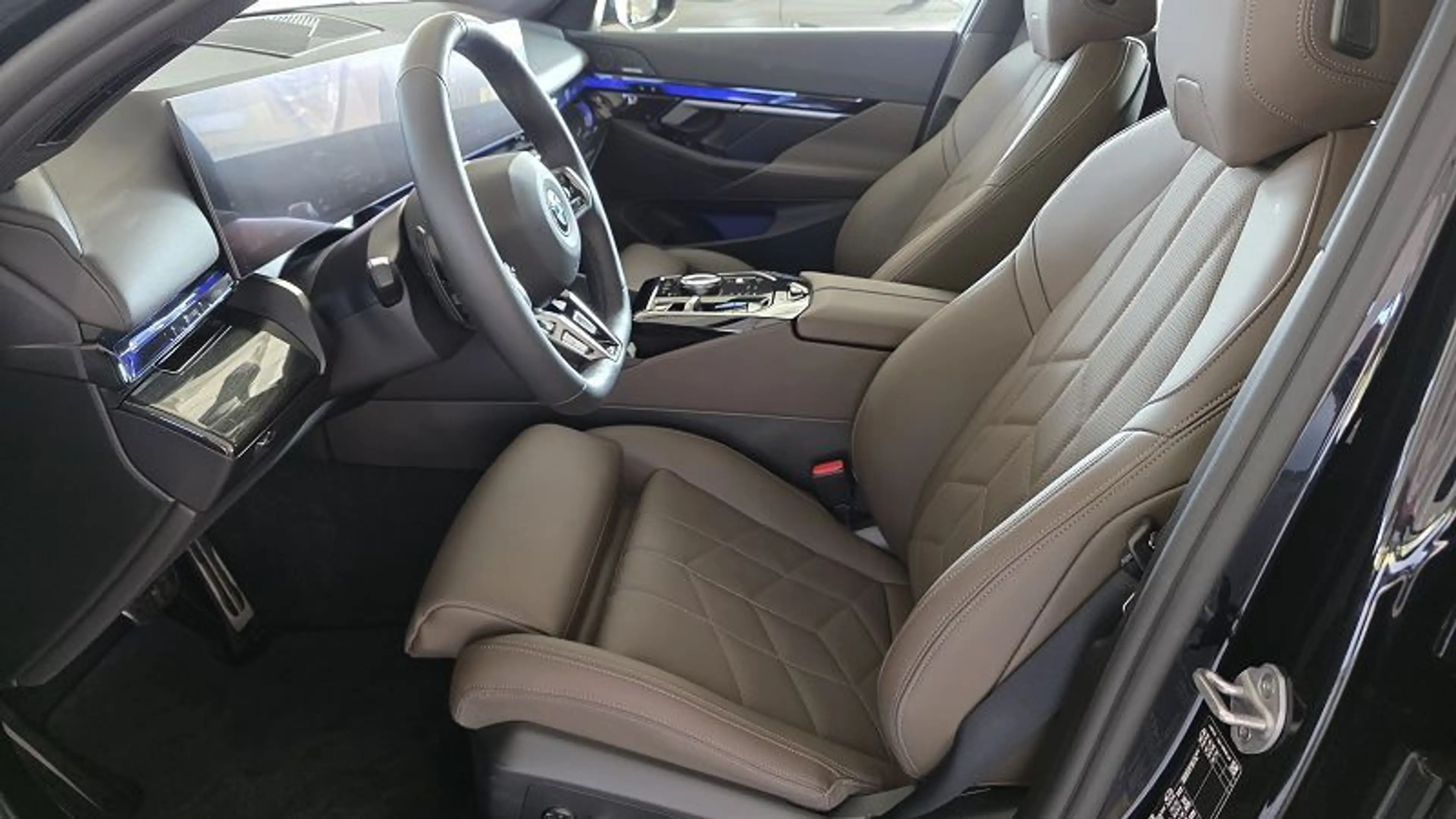 BMW i5 40 eDrive M Sport Pan*LED*Nav*Kam+Park*Sound — photo 9